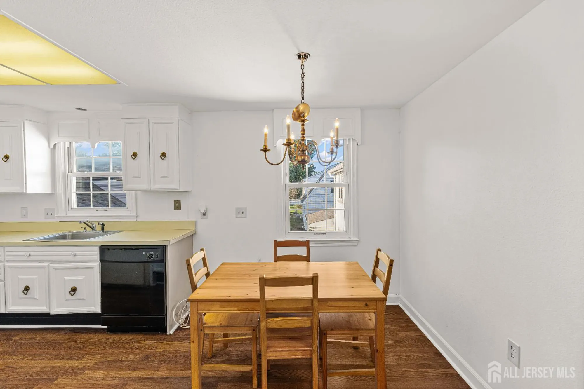 Property Slideshow image 4 of 21 | 98 glenwood ln n, Monroe, NJ, 08831