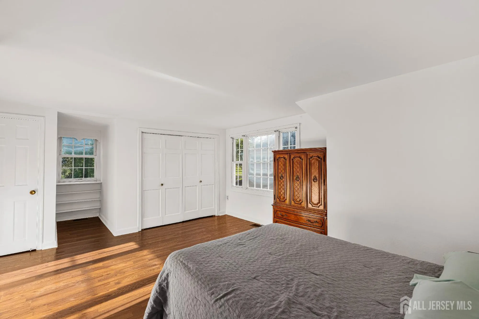 Property Slideshow image 18 of 21 | 98 glenwood ln n, Monroe, NJ, 08831