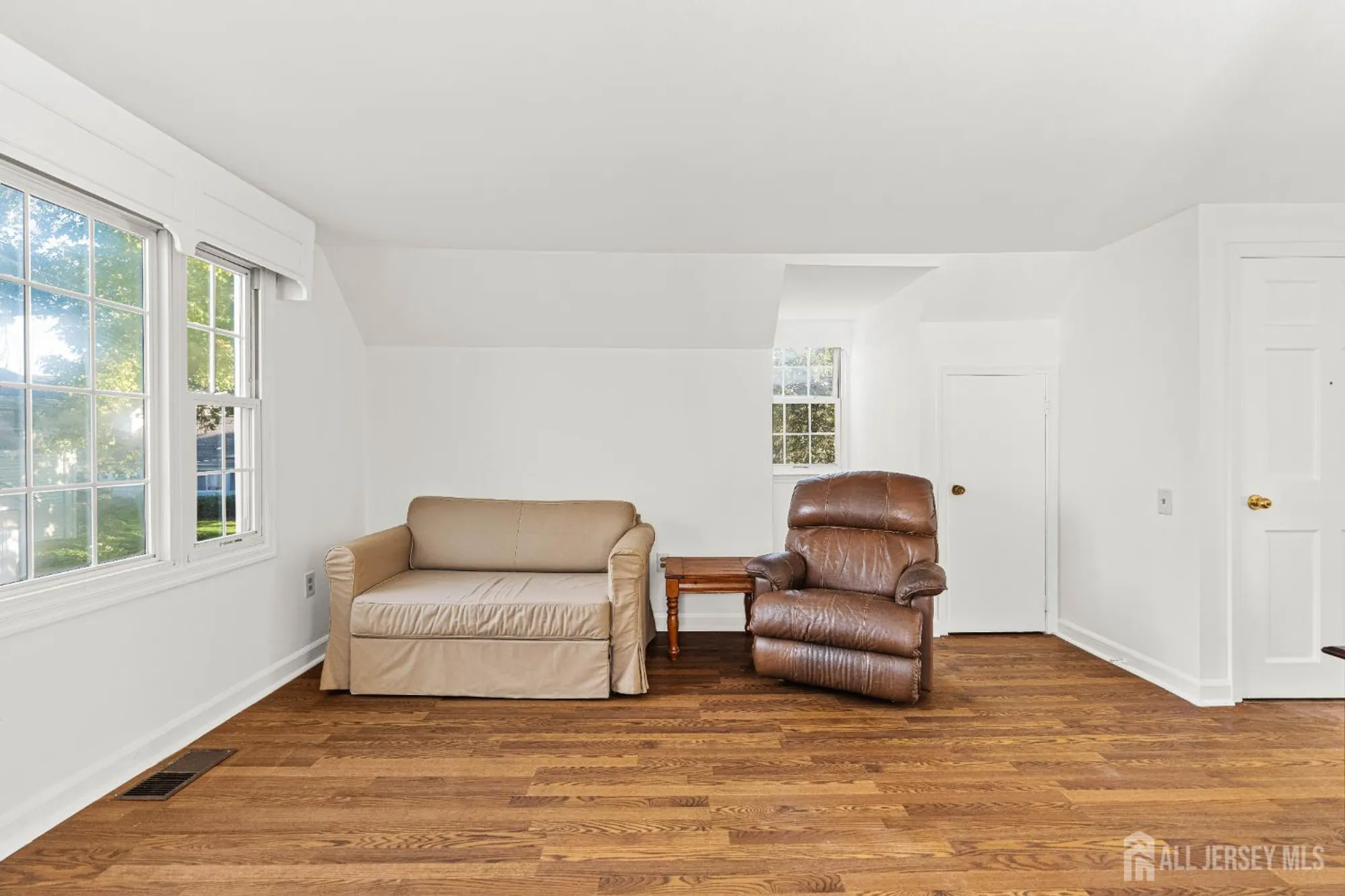 Property Slideshow image 11 of 21 | 98 glenwood ln n, Monroe, NJ, 08831