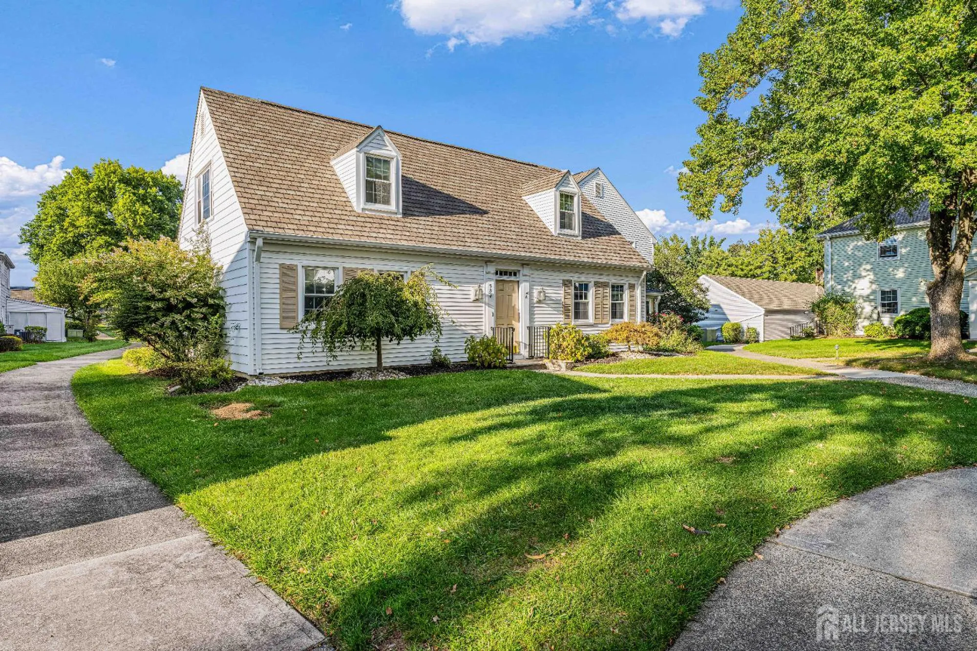 Property Slideshow image 3 of 21 | 98 glenwood ln n, Monroe, NJ, 08831