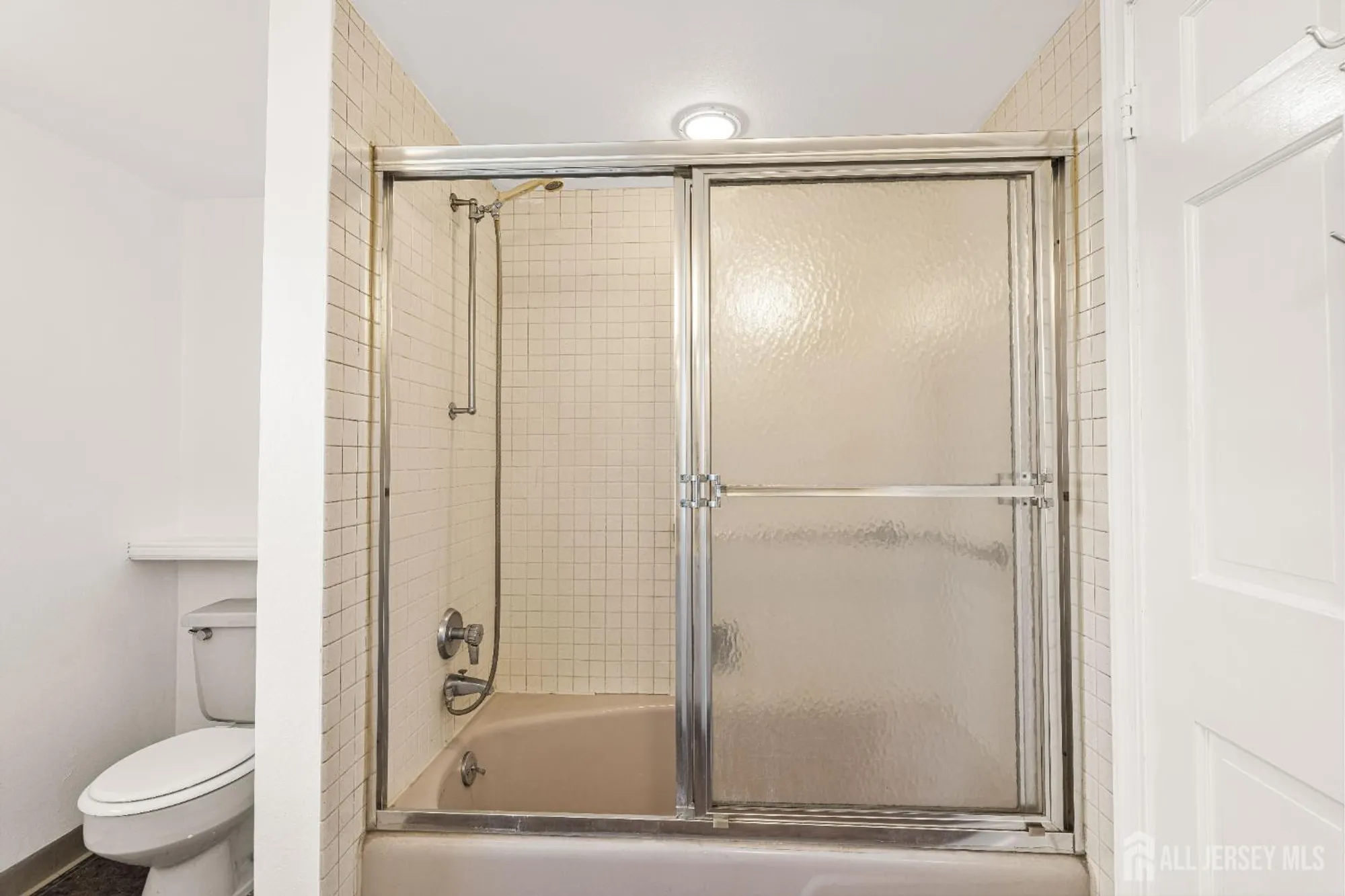 Property Slideshow image 16 of 21 | 98 glenwood ln n, Monroe, NJ, 08831