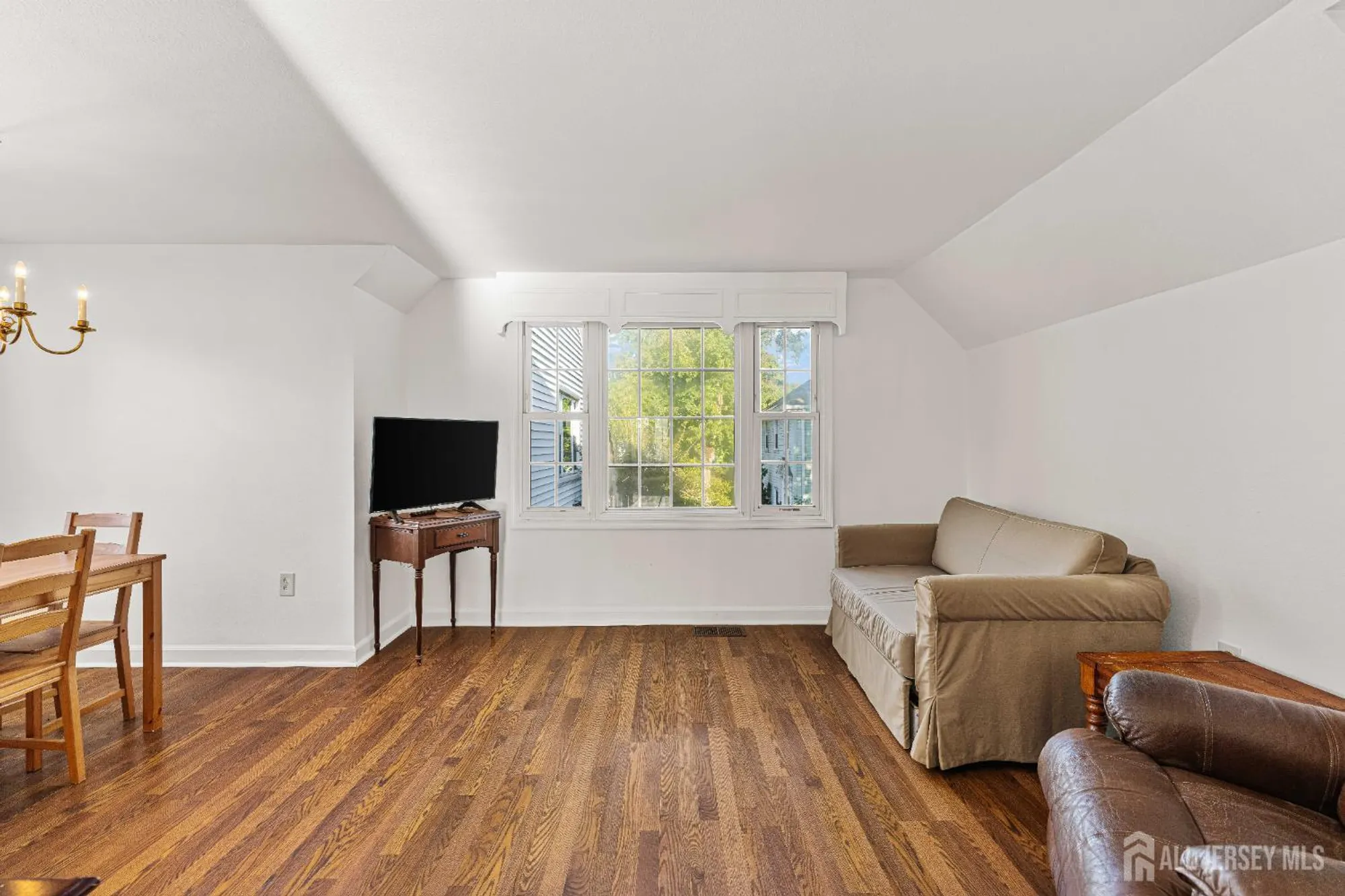 Property Slideshow image 13 of 21 | 98 glenwood ln n, Monroe, NJ, 08831