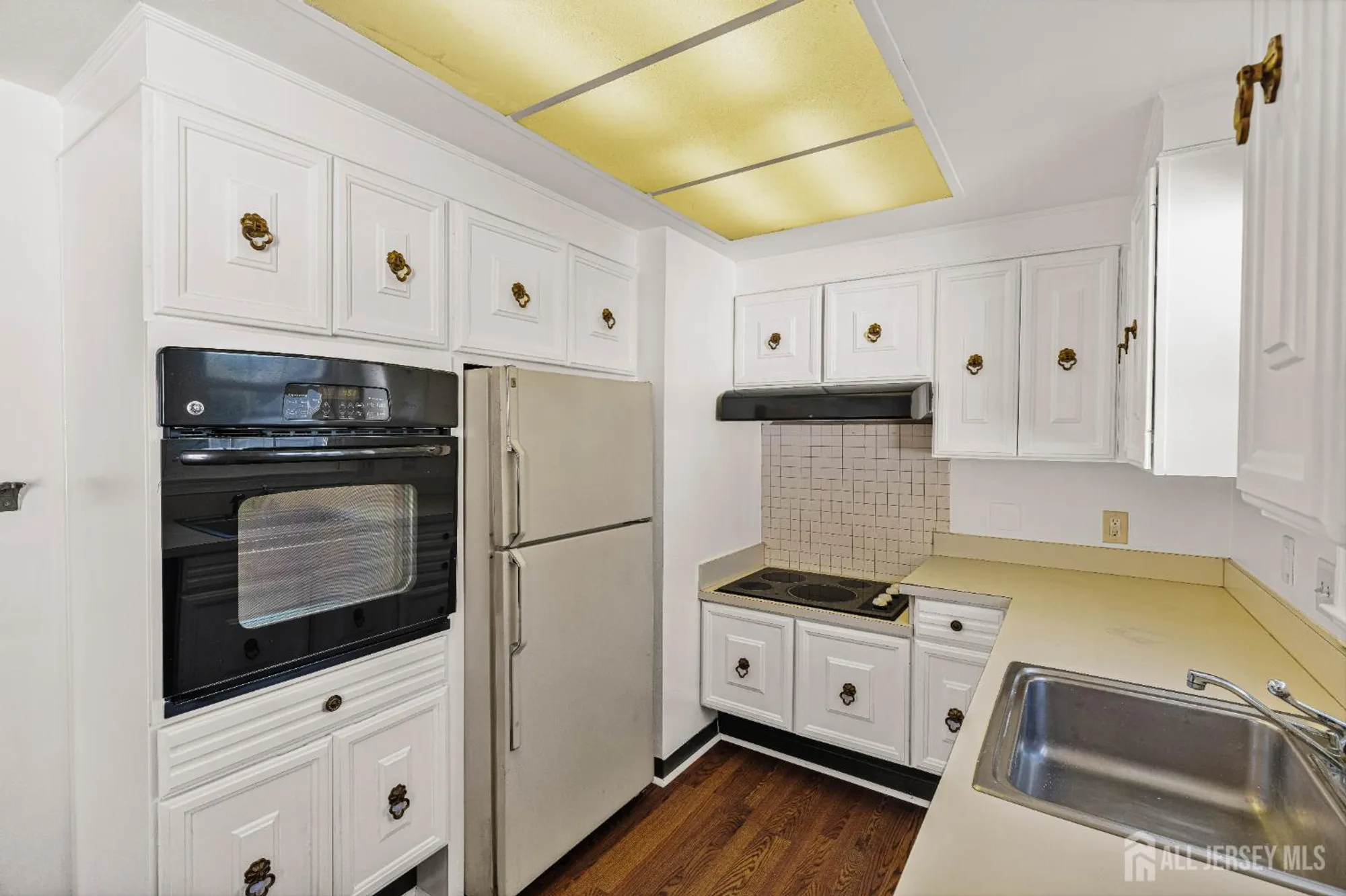 Property Slideshow image 9 of 21 | 98 glenwood ln n, Monroe, NJ, 08831