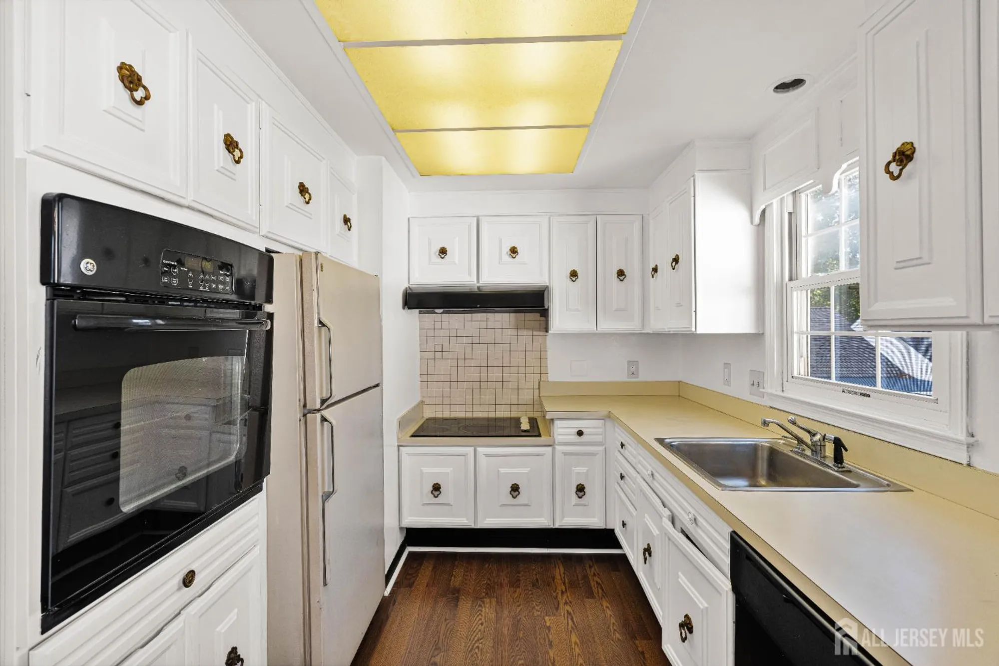 Property Slideshow image 6 of 21 | 98 glenwood ln n, Monroe, NJ, 08831