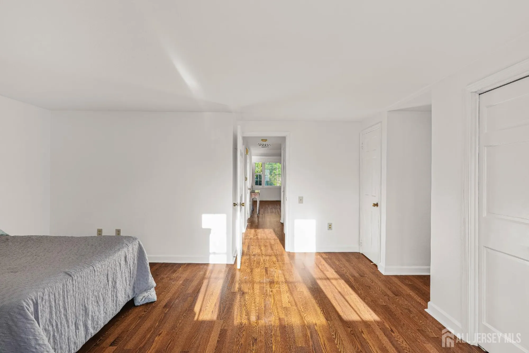 Property Slideshow image 19 of 21 | 98 glenwood ln n, Monroe, NJ, 08831