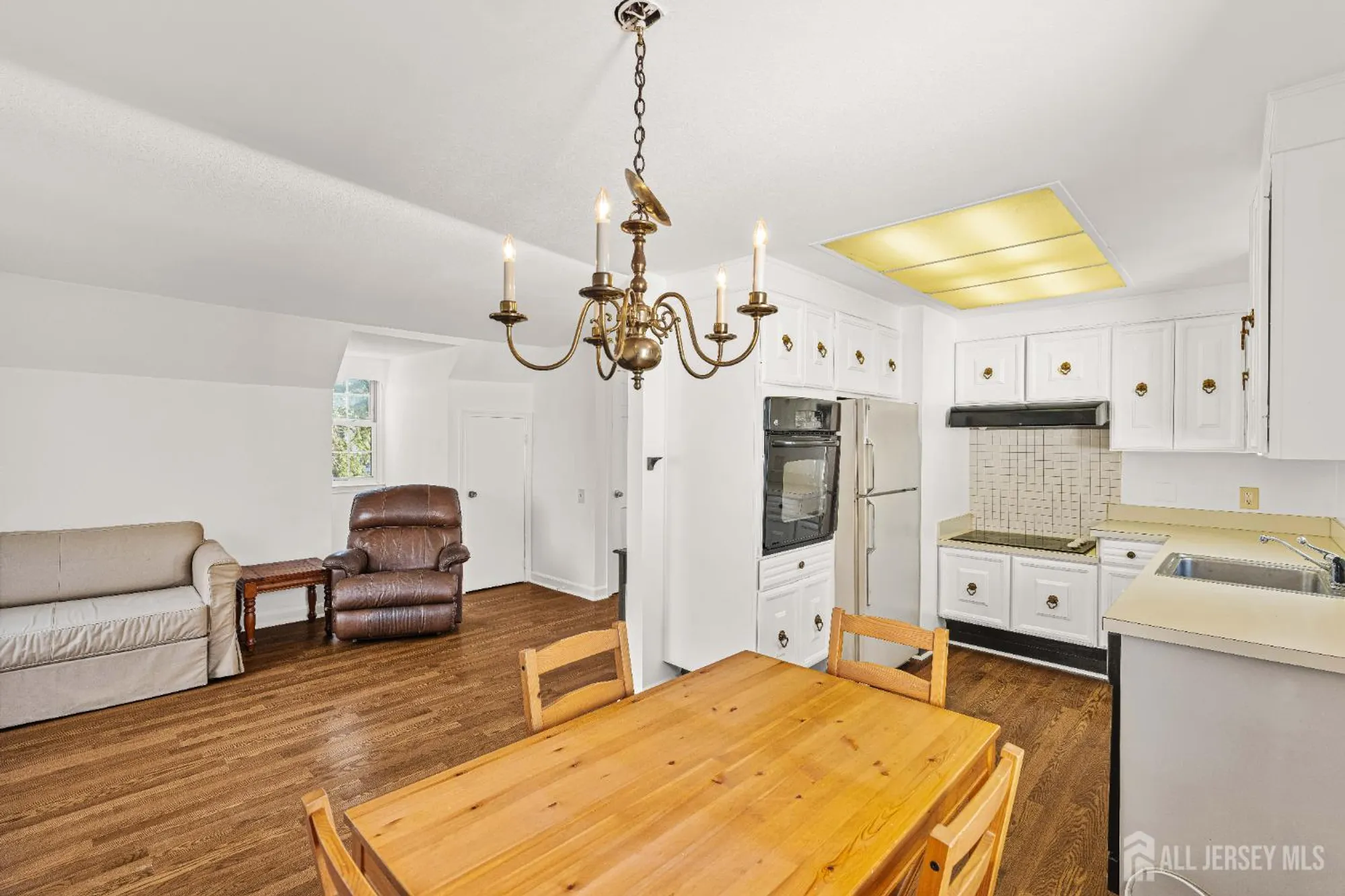 Property Slideshow image 5 of 21 | 98 glenwood ln n, Monroe, NJ, 08831