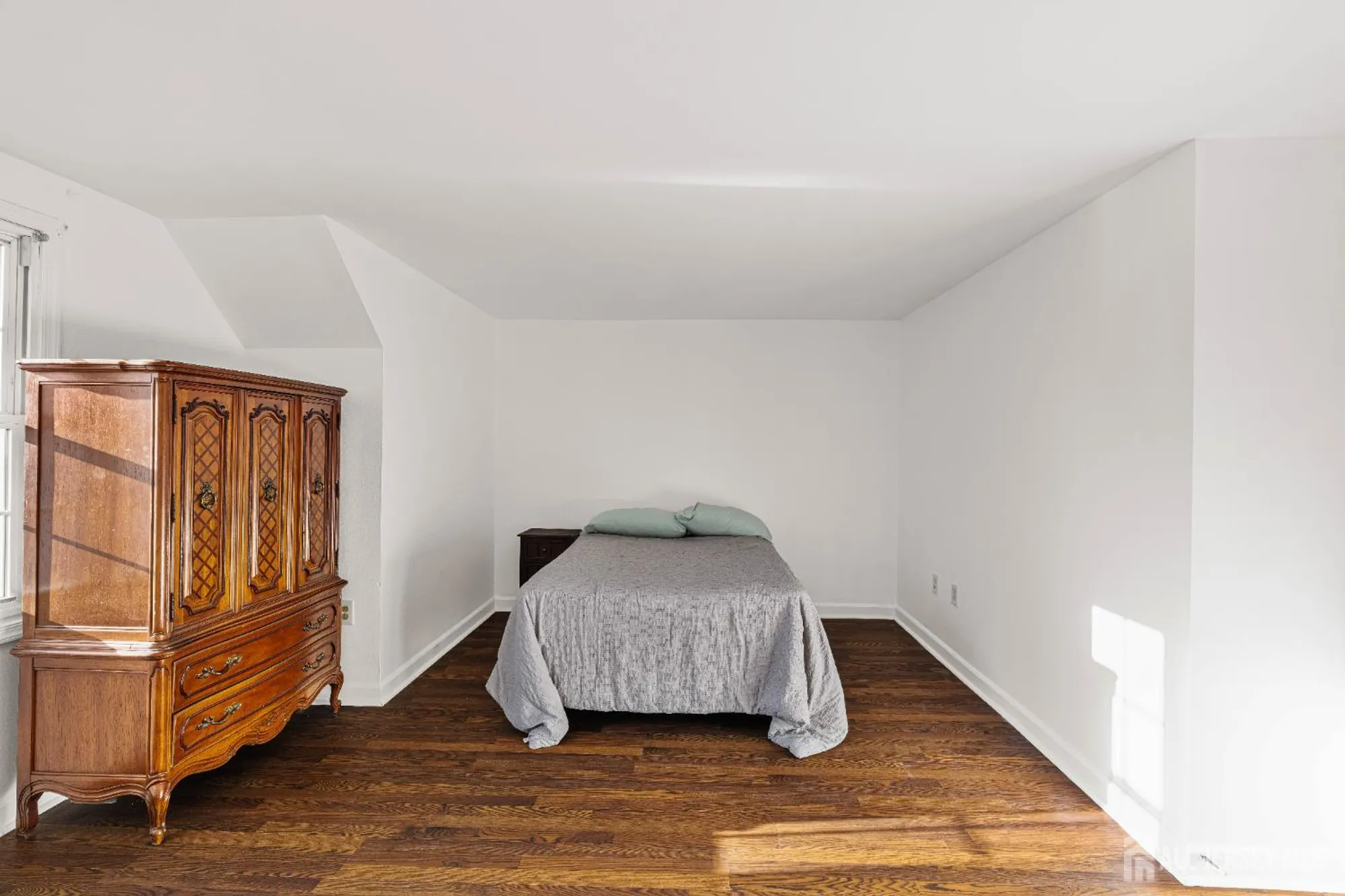 Property Slideshow image 17 of 21 | 98 glenwood ln n, Monroe, NJ, 08831