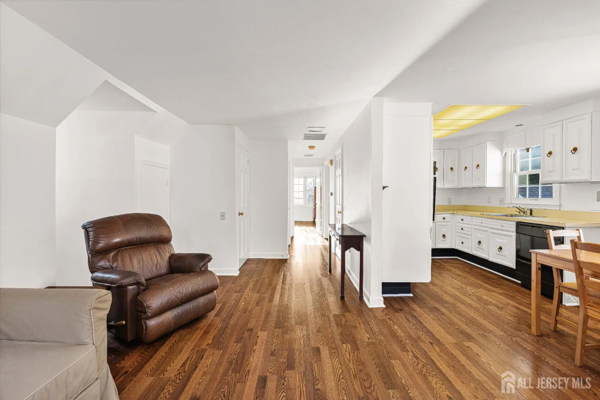 Property Slideshow image 12 of 21 | 98 glenwood ln n, Monroe, NJ, 08831