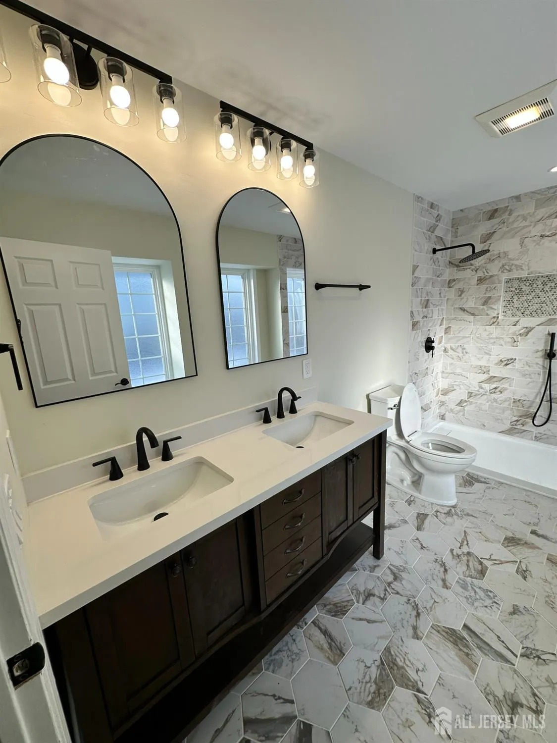 Property Slideshow image 14 of 15 | 14 dorchester dr, Monroe, NJ, 08831