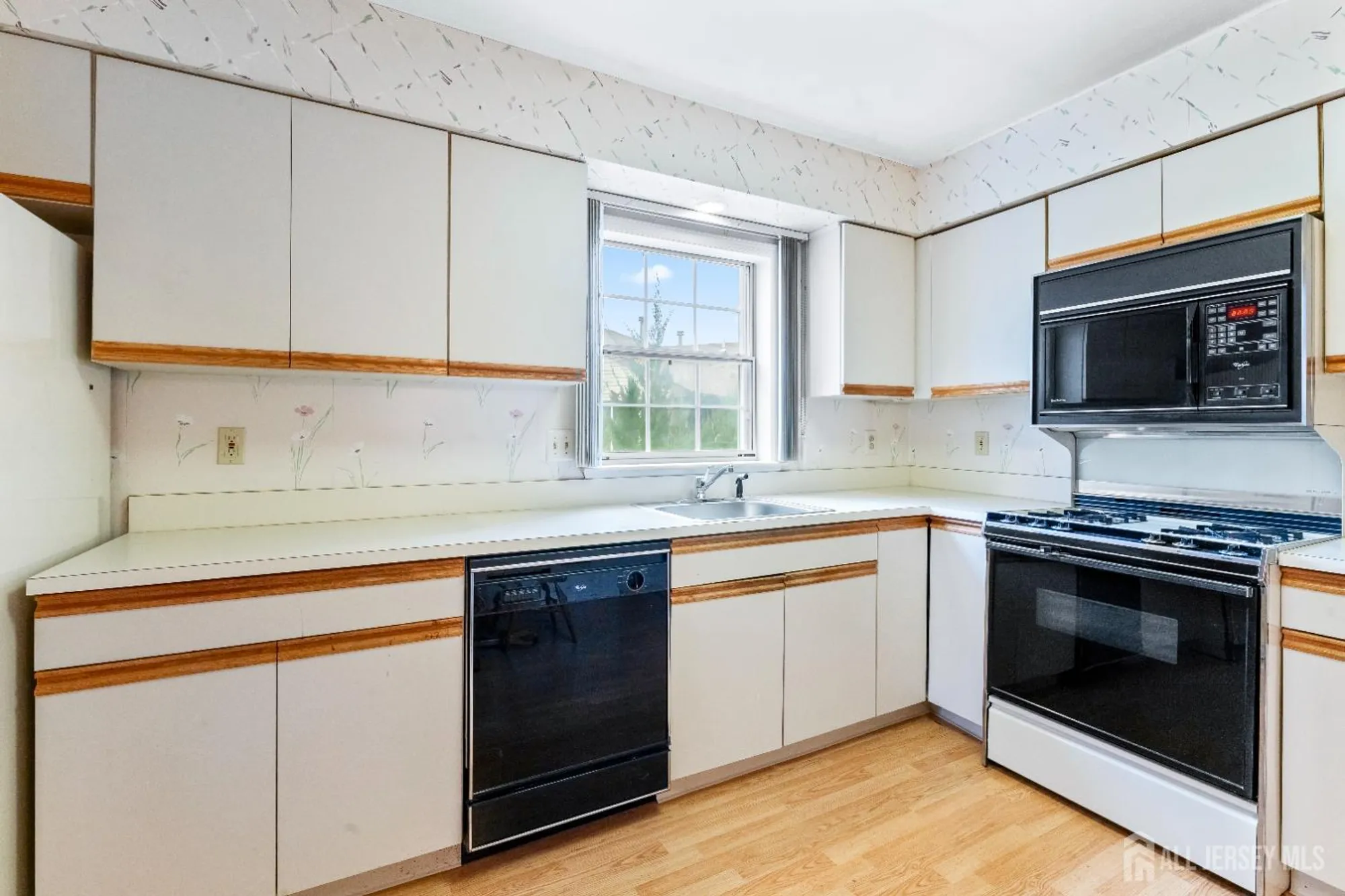 Property Slideshow image 12 of 33 | 10 andrew johnson dr d, Monroe, NJ, 08831