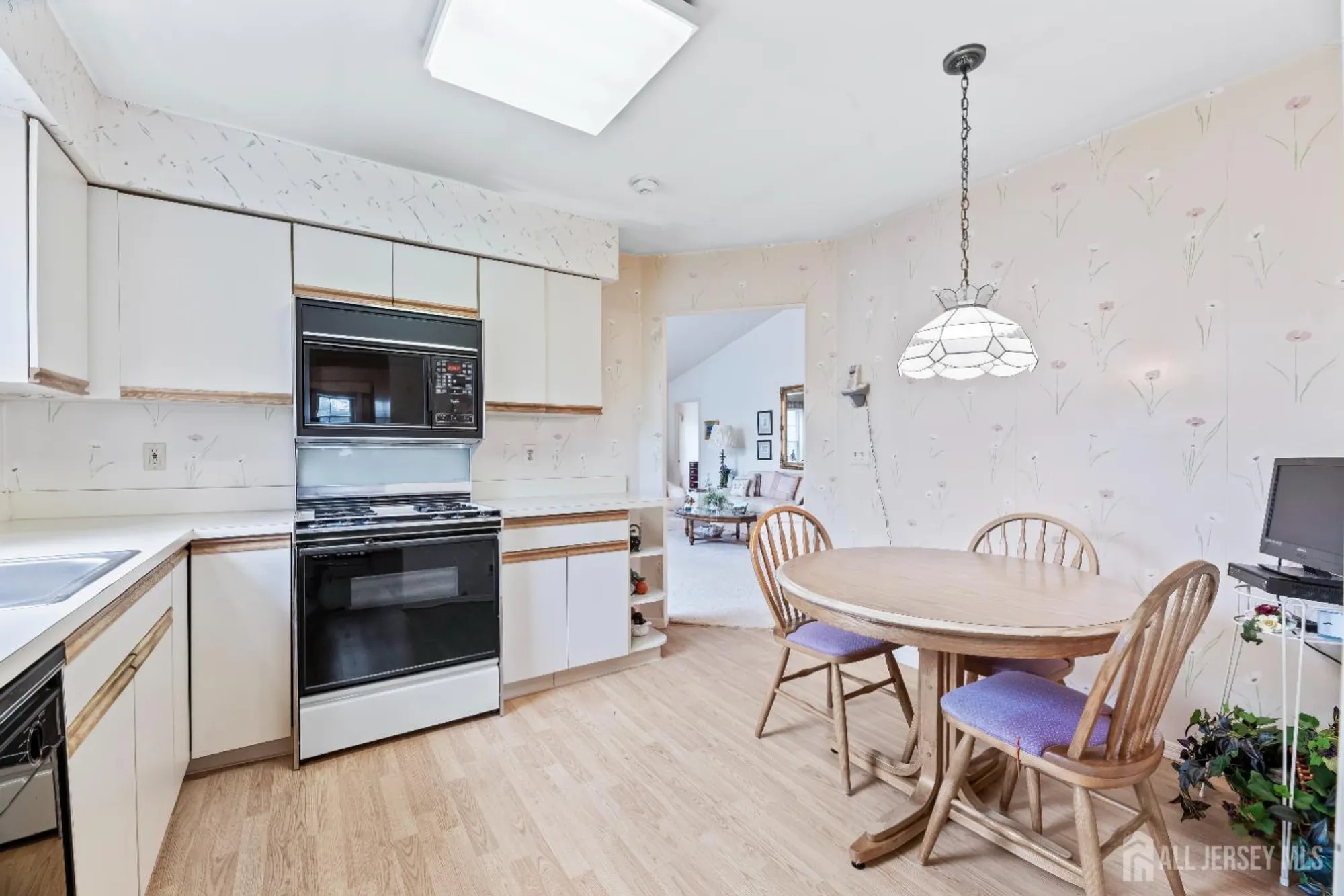 Property Slideshow image 13 of 33 | 10 andrew johnson dr d, Monroe, NJ, 08831