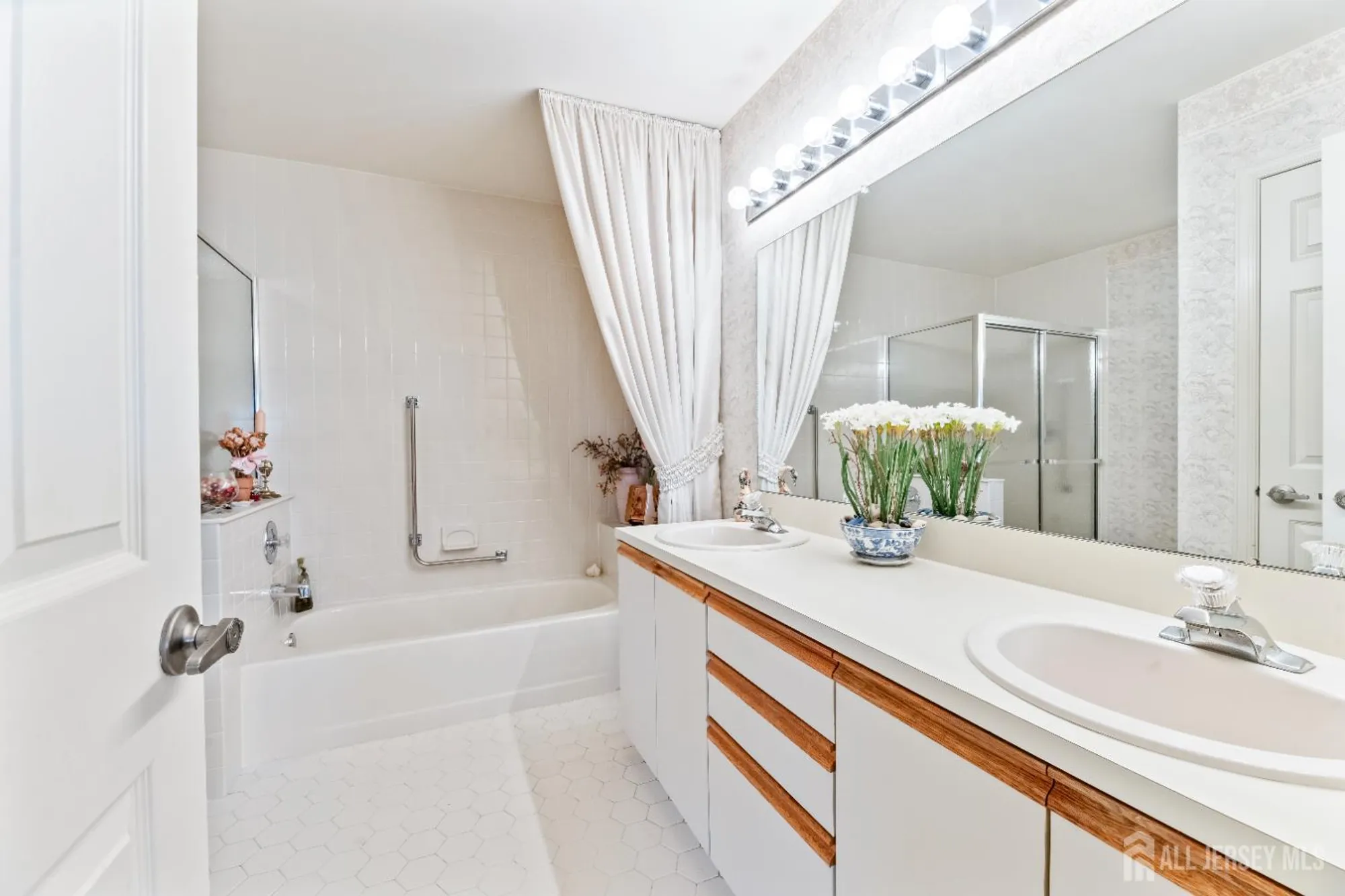 Property Slideshow image 20 of 33 | 10 andrew johnson dr d, Monroe, NJ, 08831