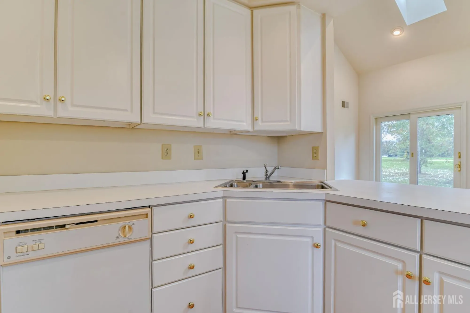 Property Slideshow image 9 of 39 | 71 leeds ln, Monroe, NJ, 08831