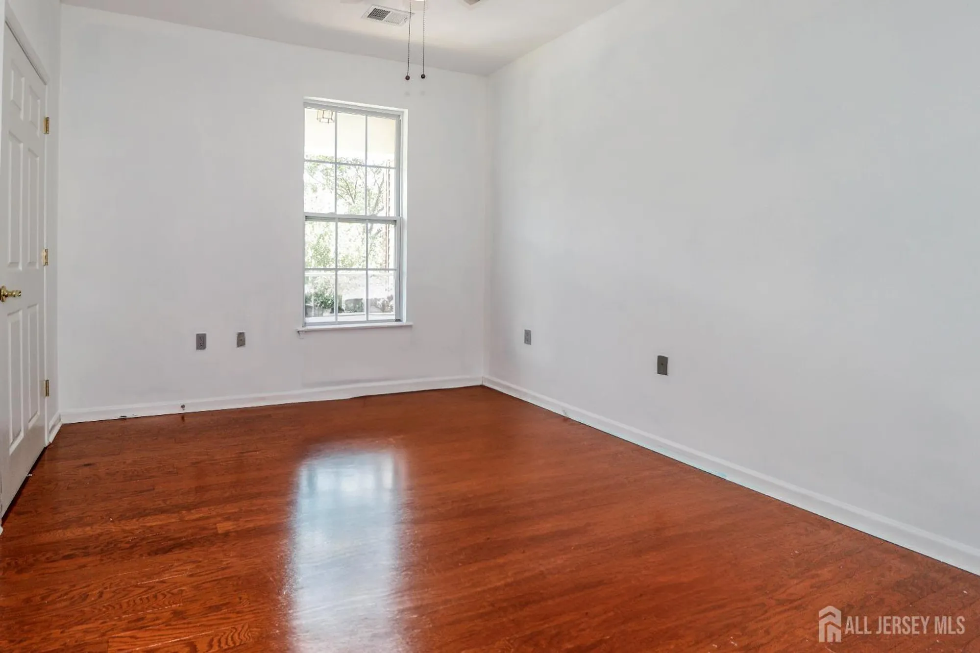 Property Slideshow image 21 of 31 | 439 sophee ln, Lakewood, NJ, 08701