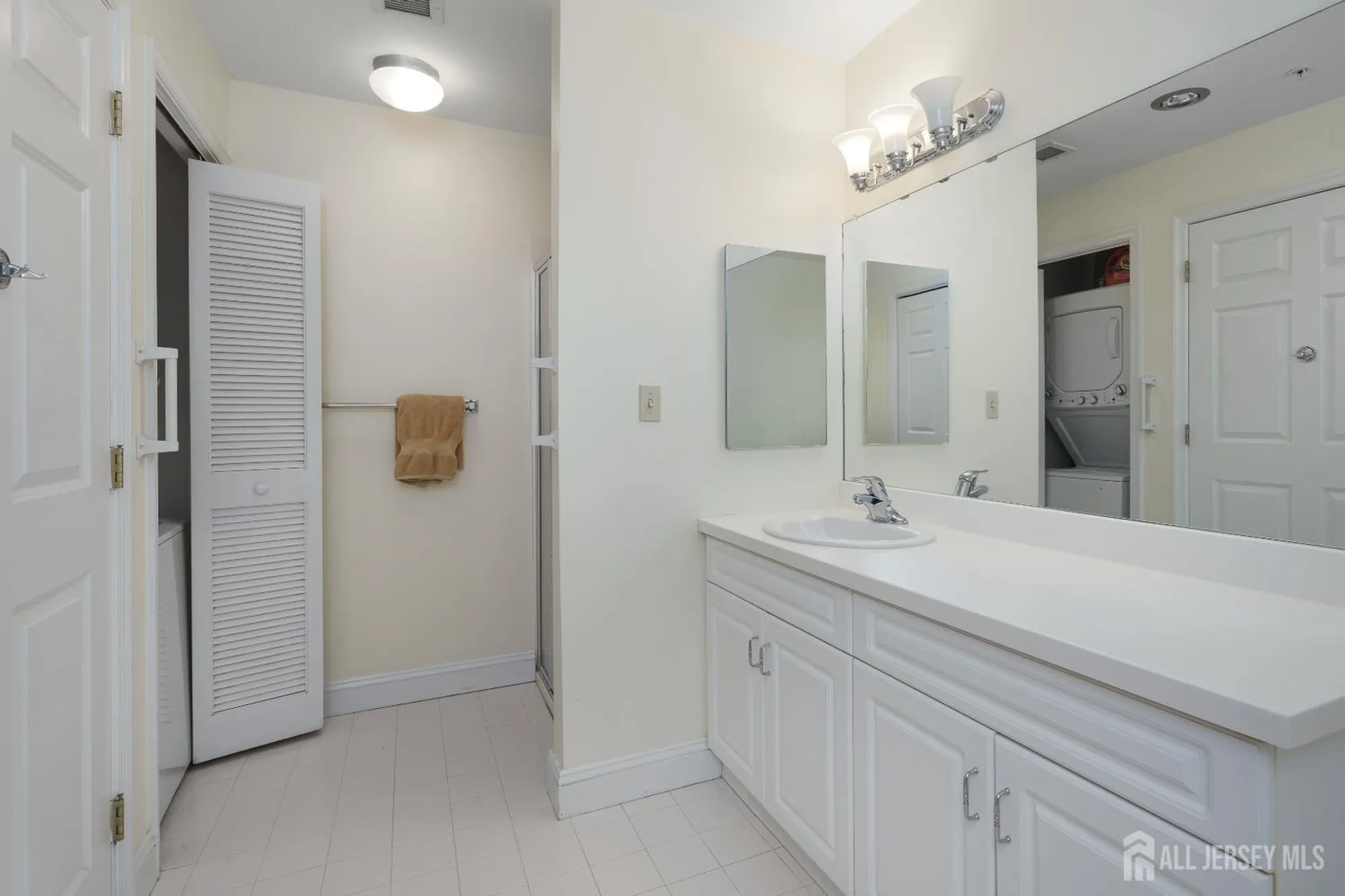 Property Slideshow image 15 of 23 | 2240 windrow dr, Princeton, NJ, 08540