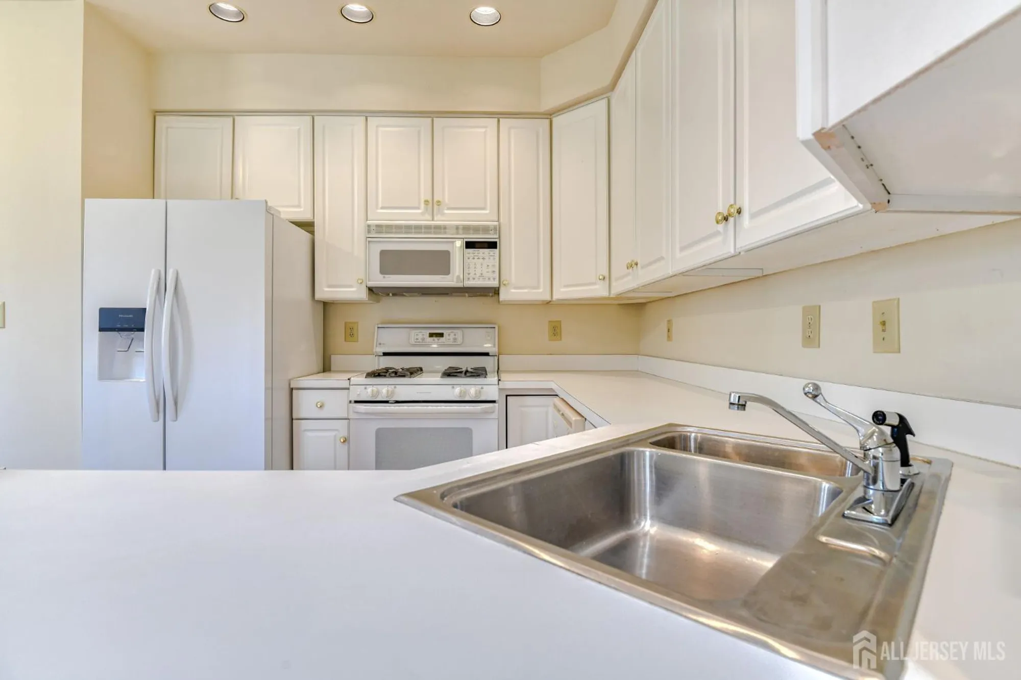 Property Slideshow image 10 of 39 | 71 leeds ln, Monroe, NJ, 08831