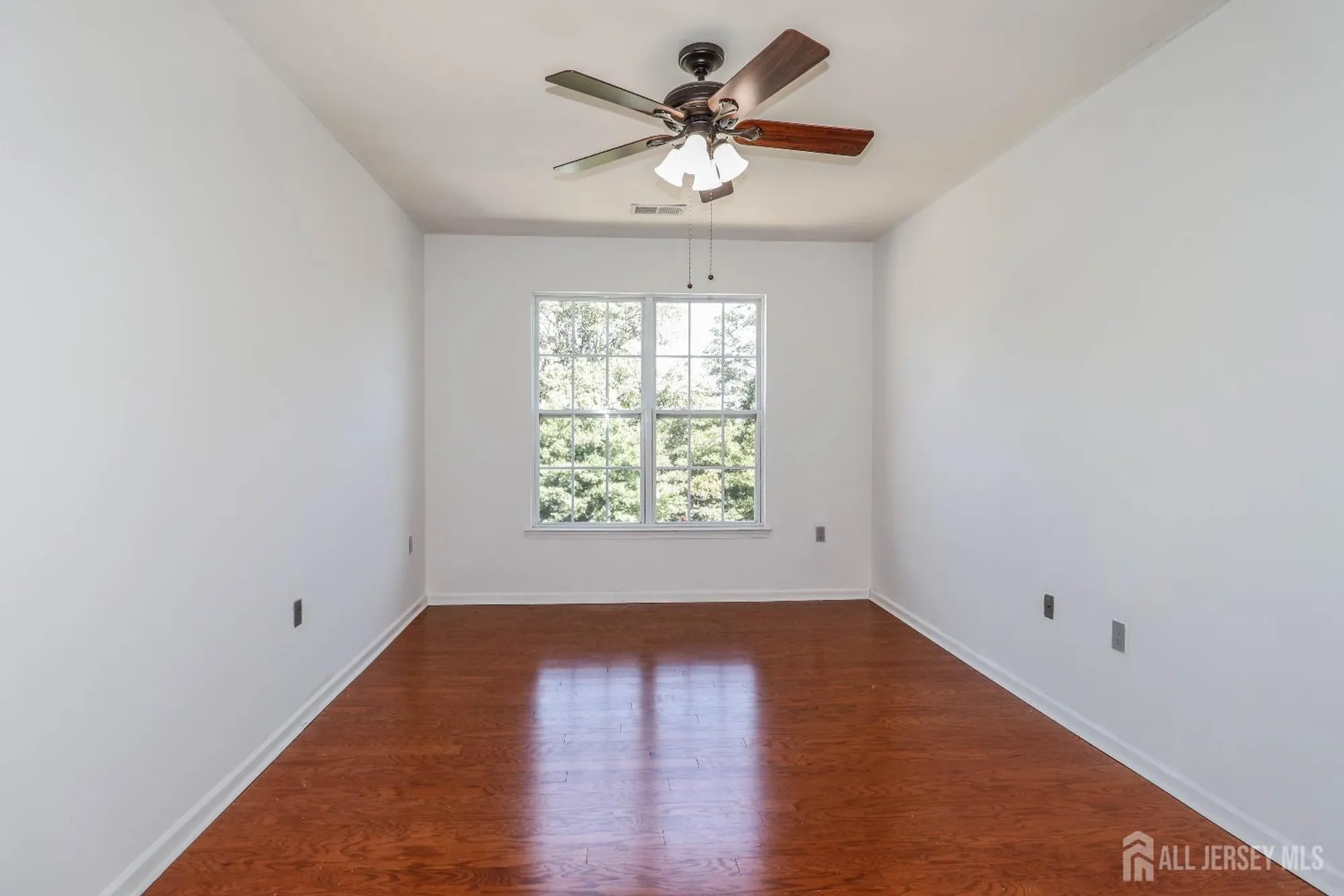 Property Slideshow image 16 of 31 | 439 sophee ln, Lakewood, NJ, 08701