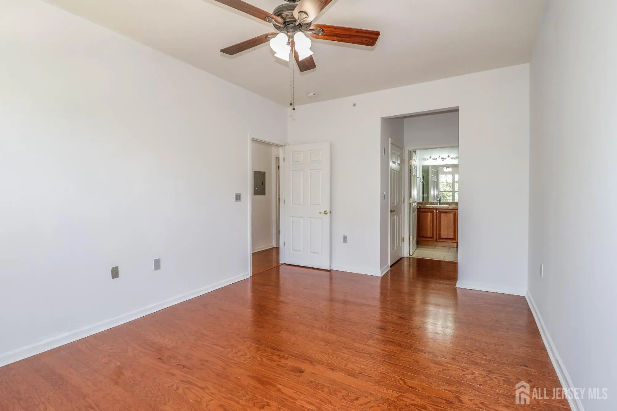 Property Slideshow image 17 of 31 | 439 sophee ln, Lakewood, NJ, 08701