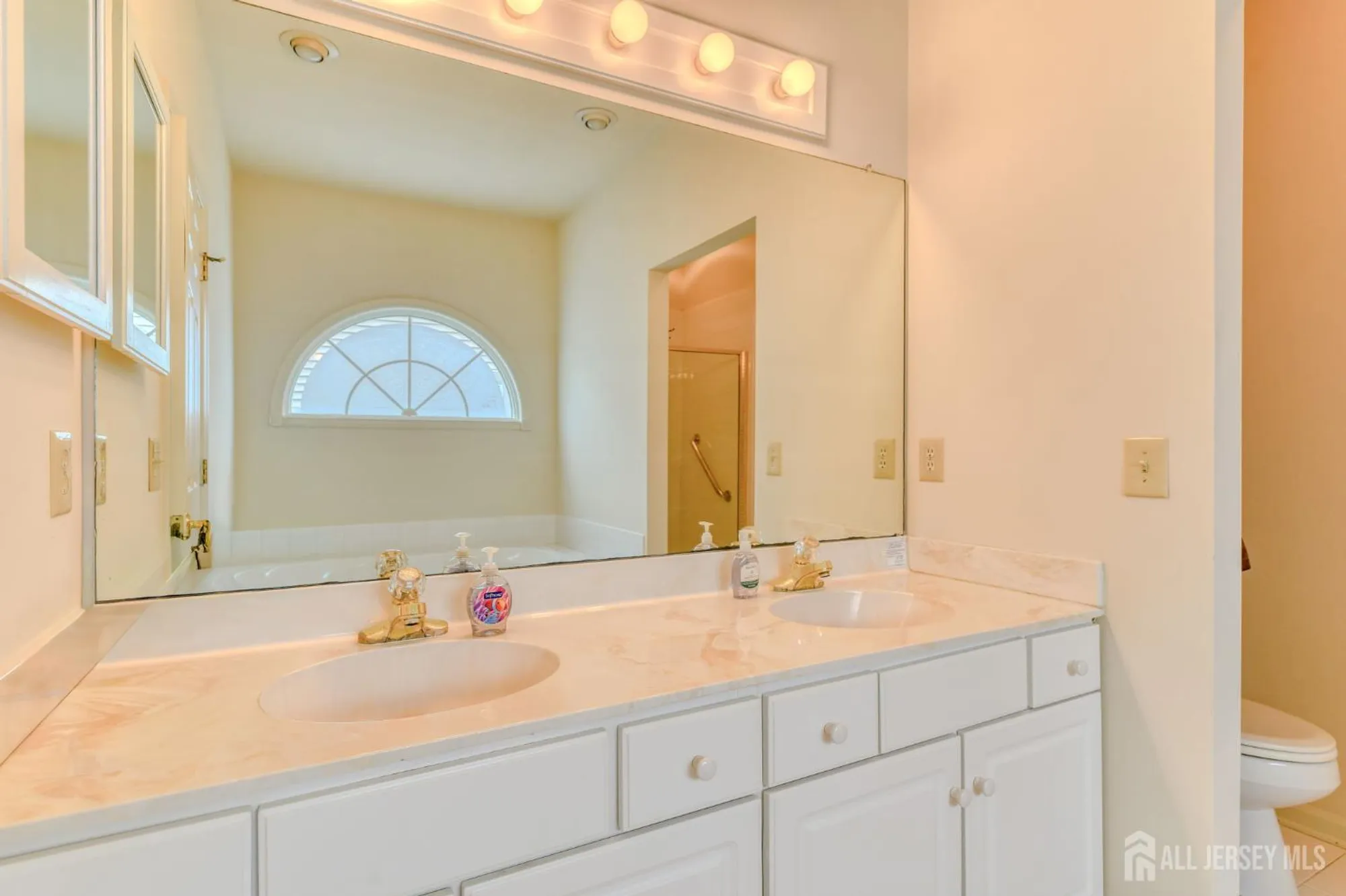 Property Slideshow image 18 of 39 | 71 leeds ln, Monroe, NJ, 08831