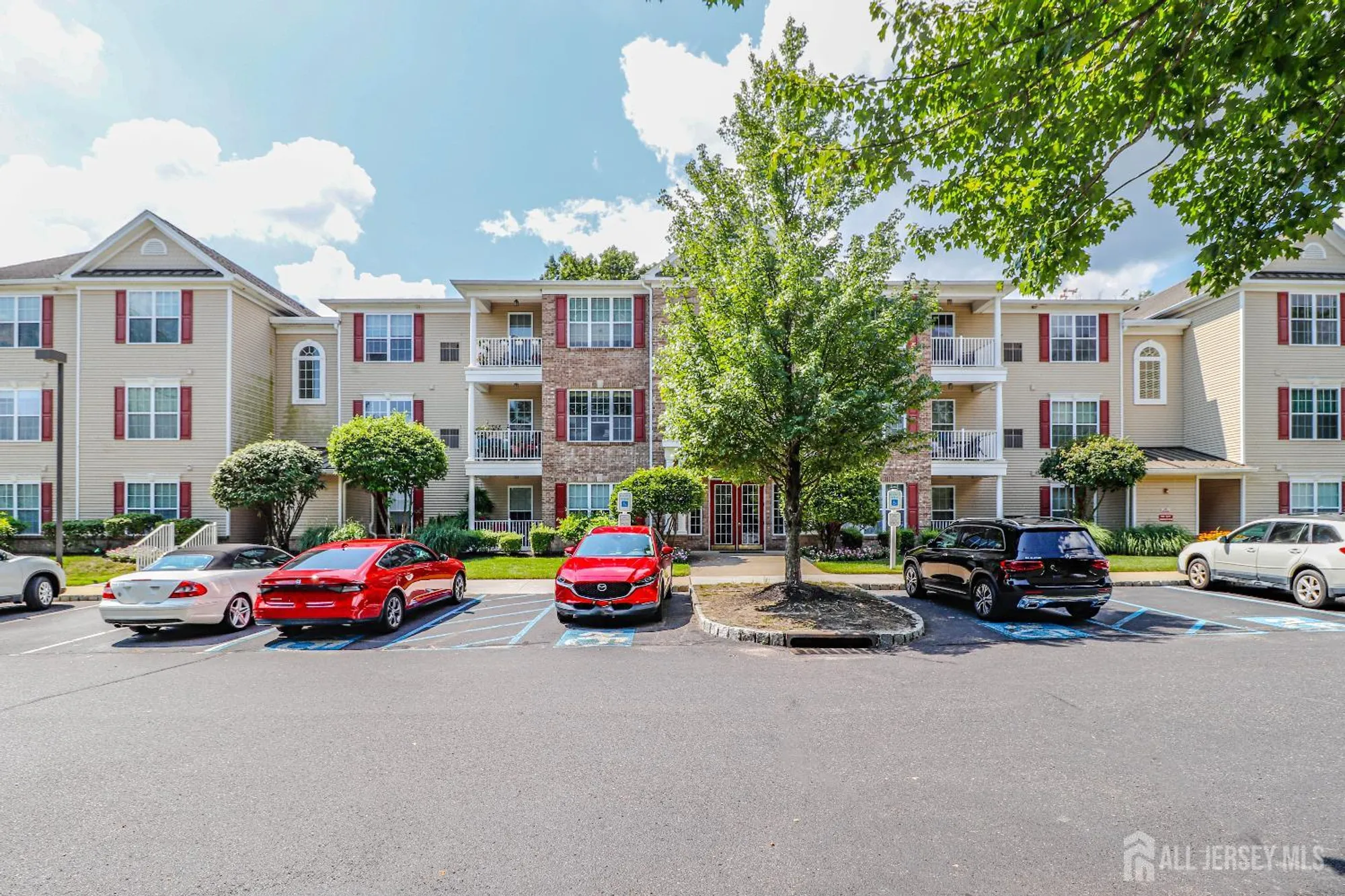 Property Slideshow image 27 of 31 | 439 sophee ln, Lakewood, NJ, 08701