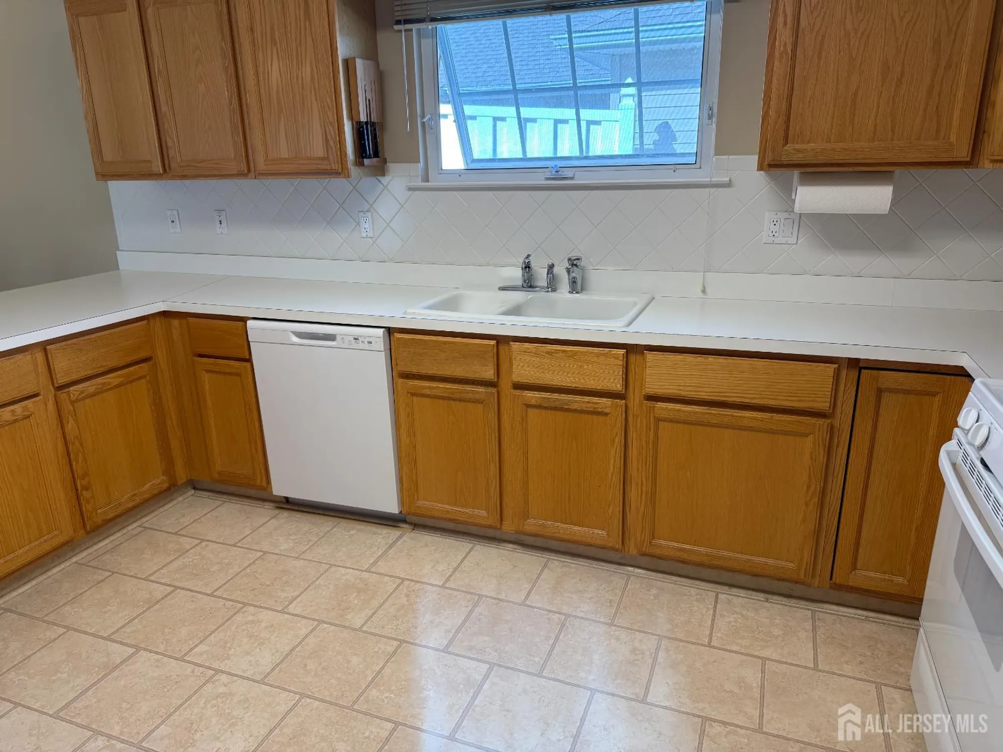 Property Slideshow image 42 of 60 | 163 goldfinch dr, Monroe, NJ, 08831