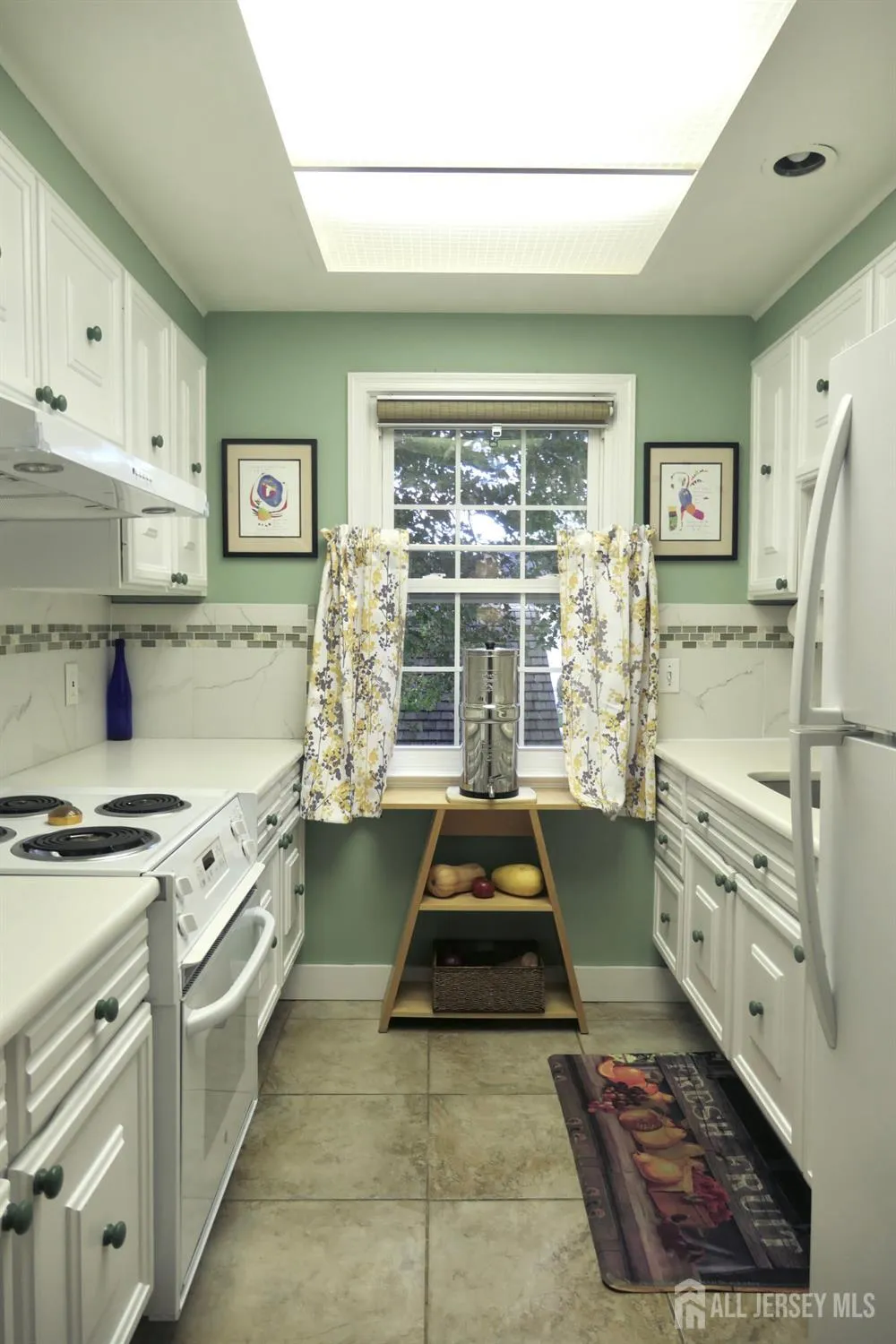 Property Slideshow image 12 of 20 | 72n amherst ln, Monroe, NJ, 08831