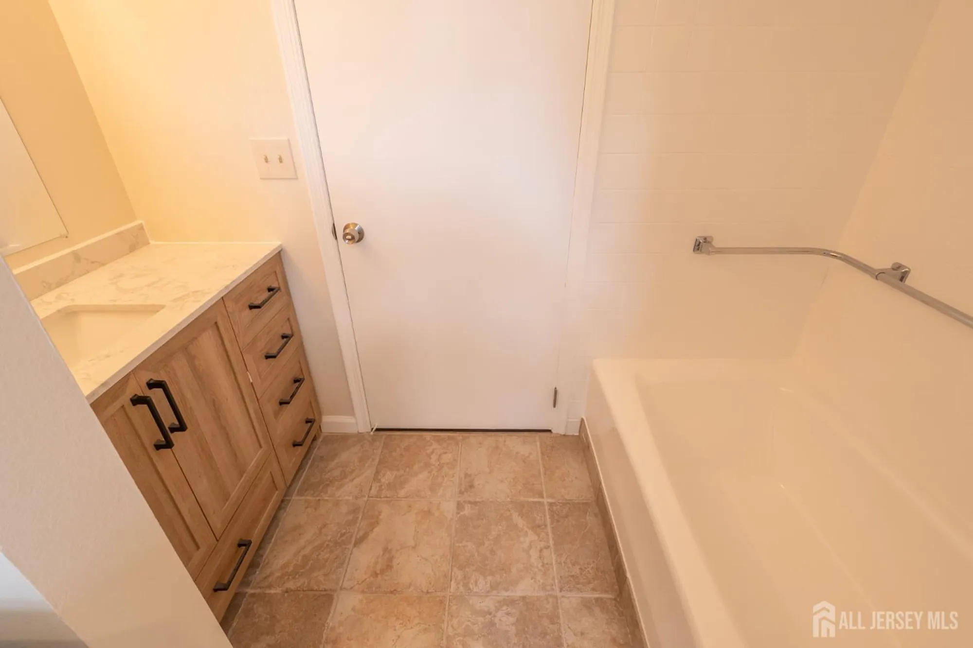 Property Slideshow image 22 of 28 | 456 roxbury ln o, Monroe, NJ, 08831