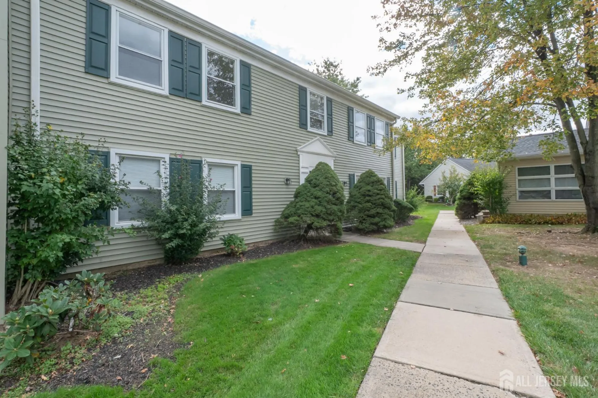 Property Slideshow image 2 of 28 | 456 roxbury ln o, Monroe, NJ, 08831