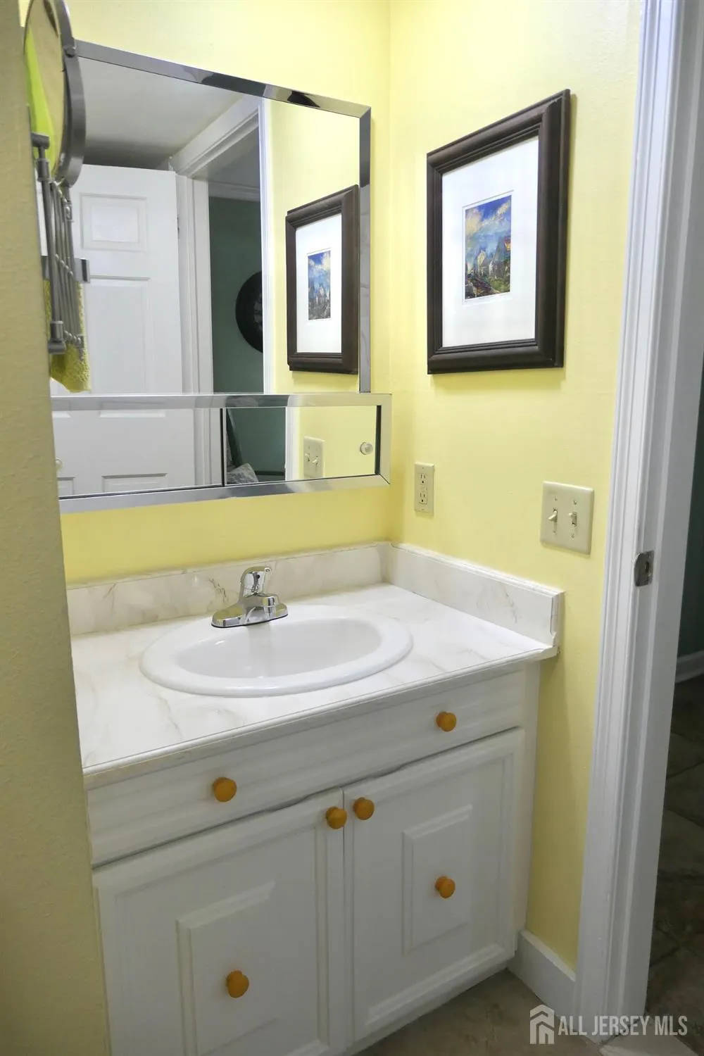 Property Slideshow image 18 of 20 | 72n amherst ln, Monroe, NJ, 08831