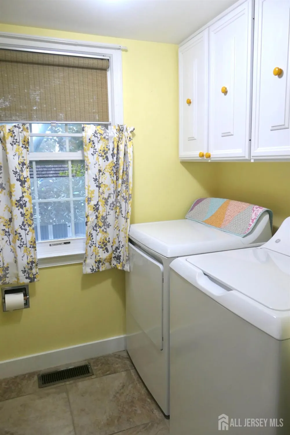 Property Slideshow image 17 of 20 | 72n amherst ln, Monroe, NJ, 08831