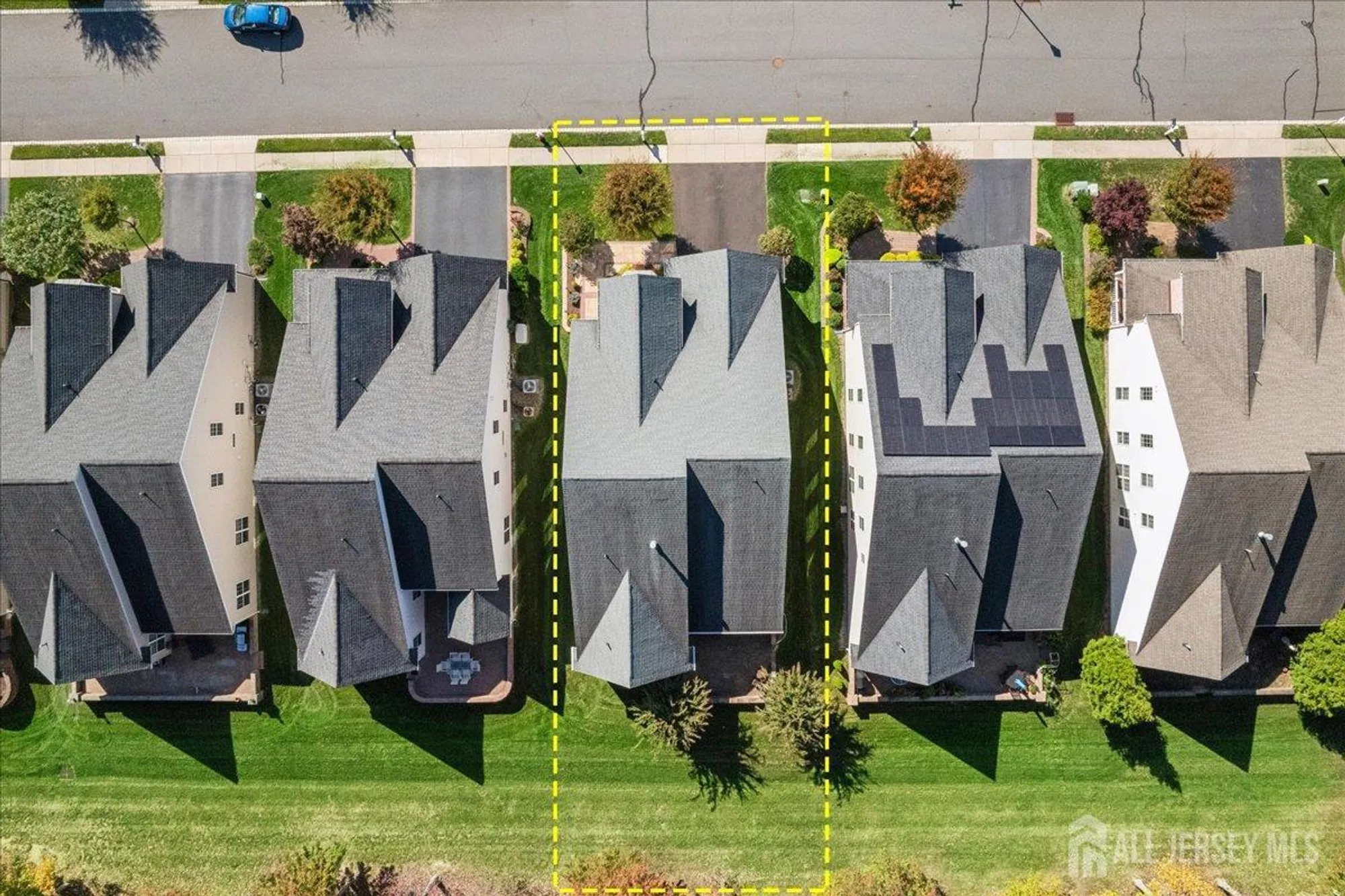 Property Slideshow image 10 of 13 | 20 bellingham dr, Kendall Park, NJ, 08824