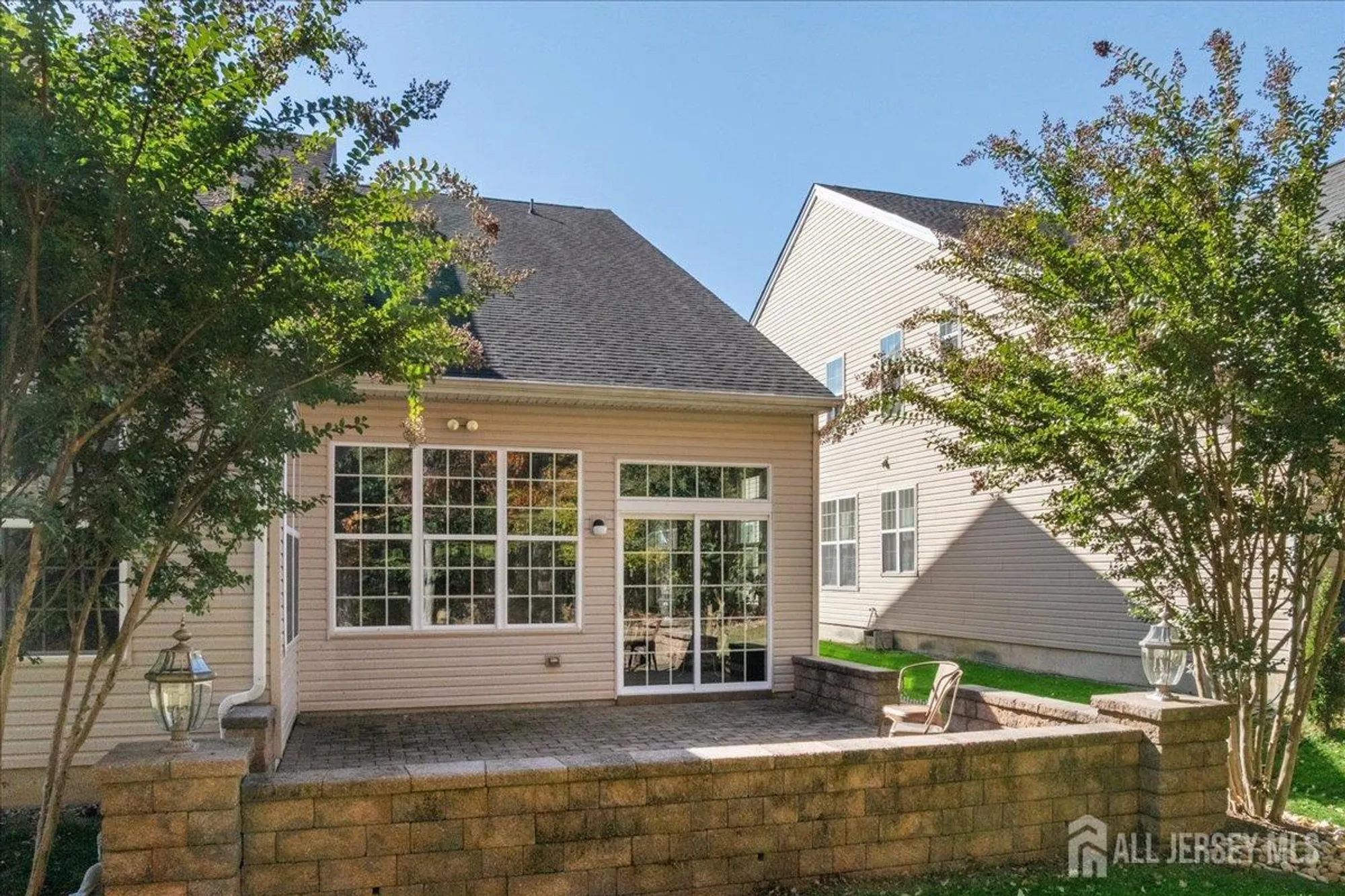 Property Slideshow image 9 of 13 | 20 bellingham dr, Kendall Park, NJ, 08824