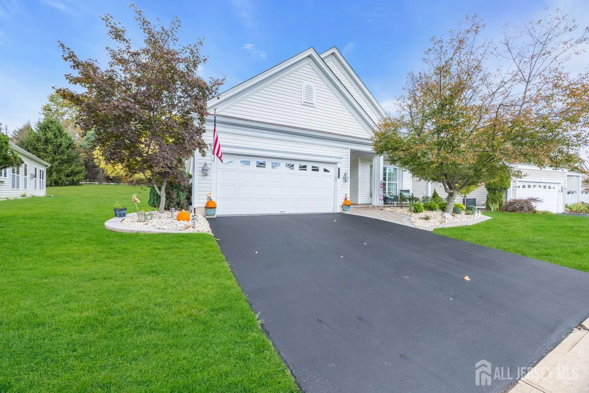 Property Slideshow image 3 of 35 | 242 longwood ln, Somerset, NJ, 08873