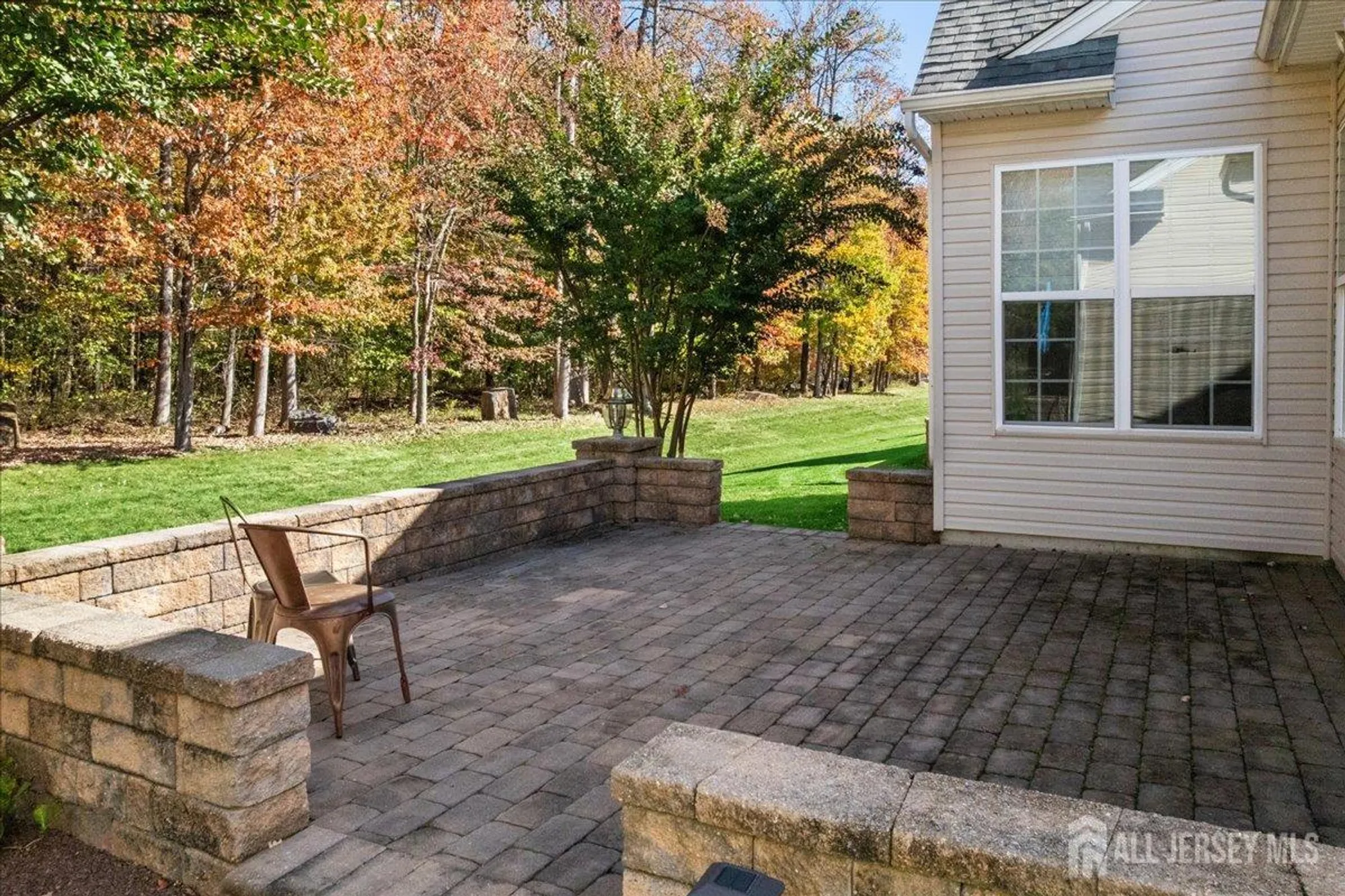 Property Slideshow image 8 of 13 | 20 bellingham dr, Kendall Park, NJ, 08824