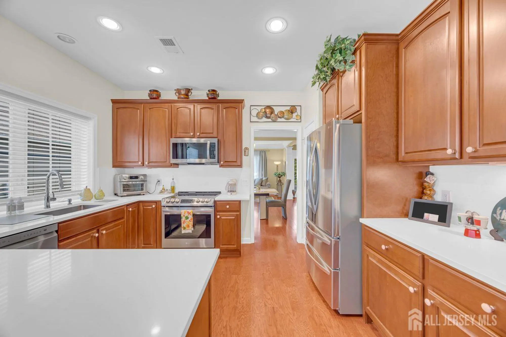 Property Slideshow image 17 of 35 | 242 longwood ln, Somerset, NJ, 08873