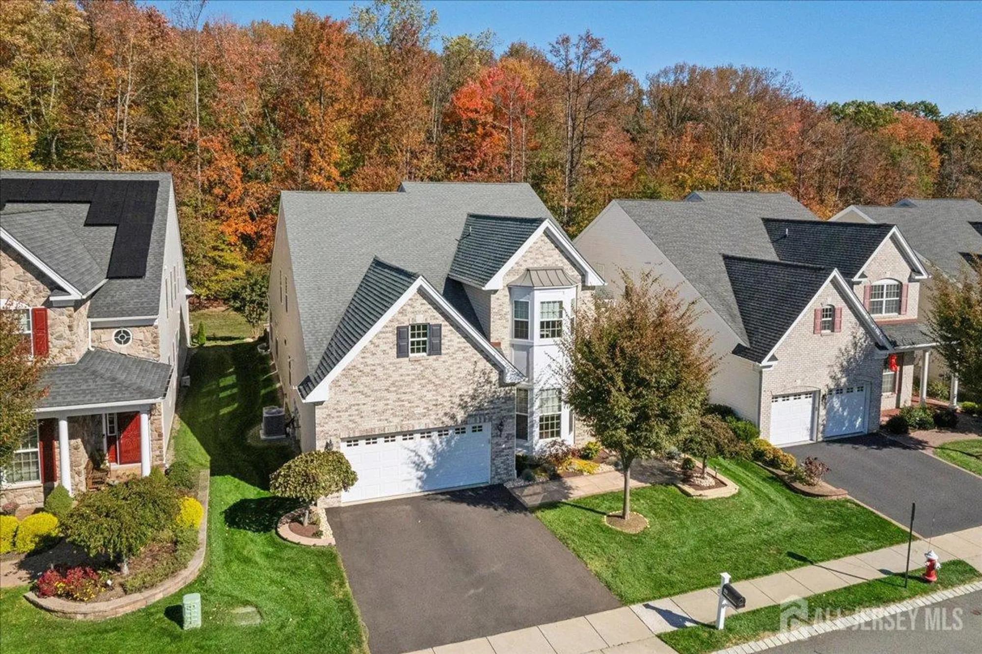 Property Slideshow image 6 of 13 | 20 bellingham dr, Kendall Park, NJ, 08824