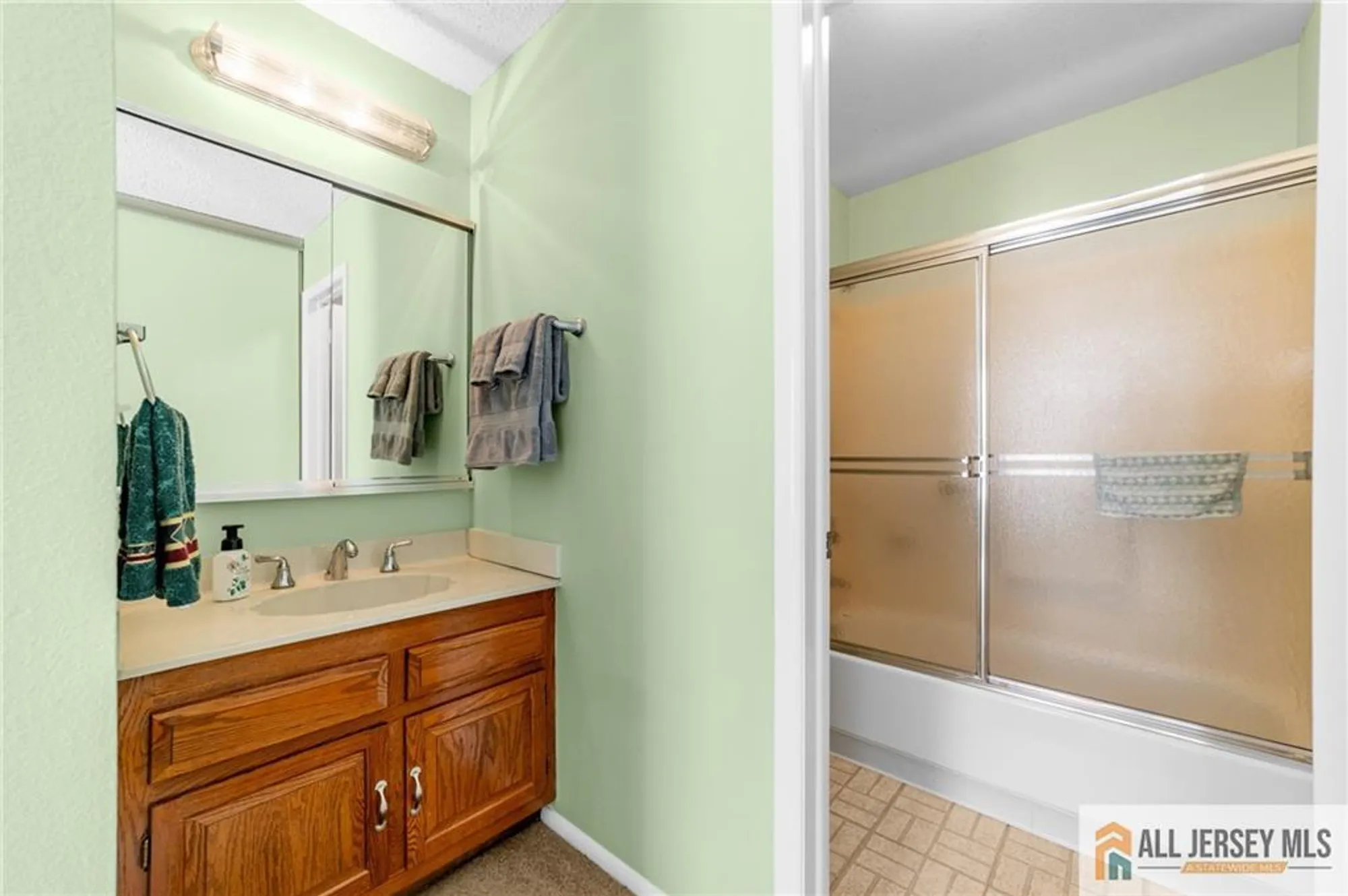 Property Slideshow image 21 of 34 | 376 stirling dr 376a, Monroe, NJ, 08831