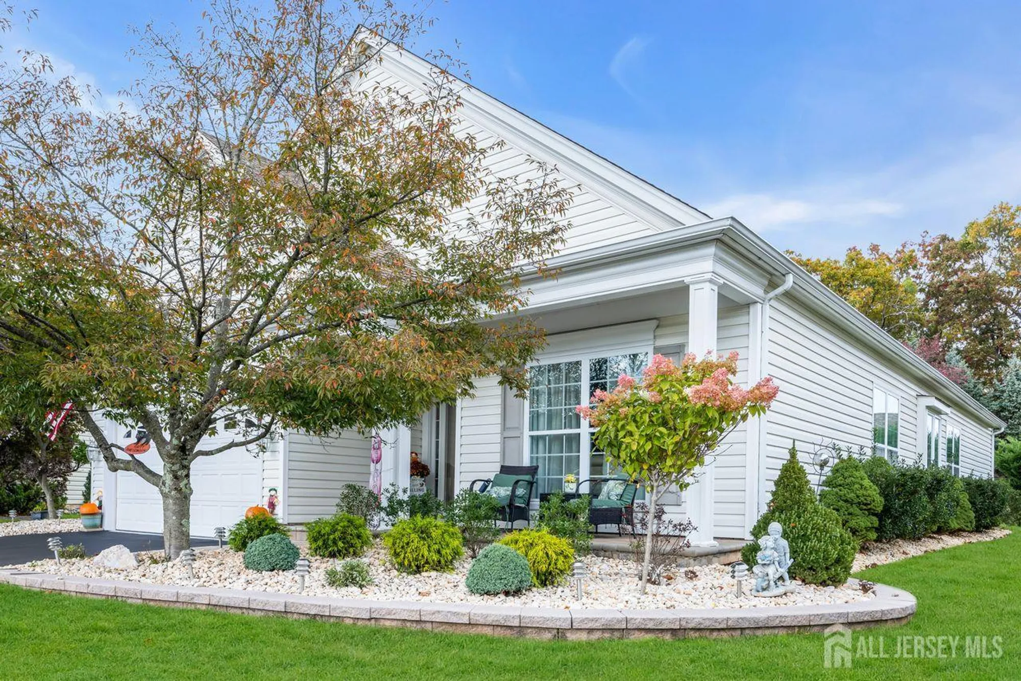 Property Slideshow image 1 of 35 | 242 longwood ln, Somerset, NJ, 08873