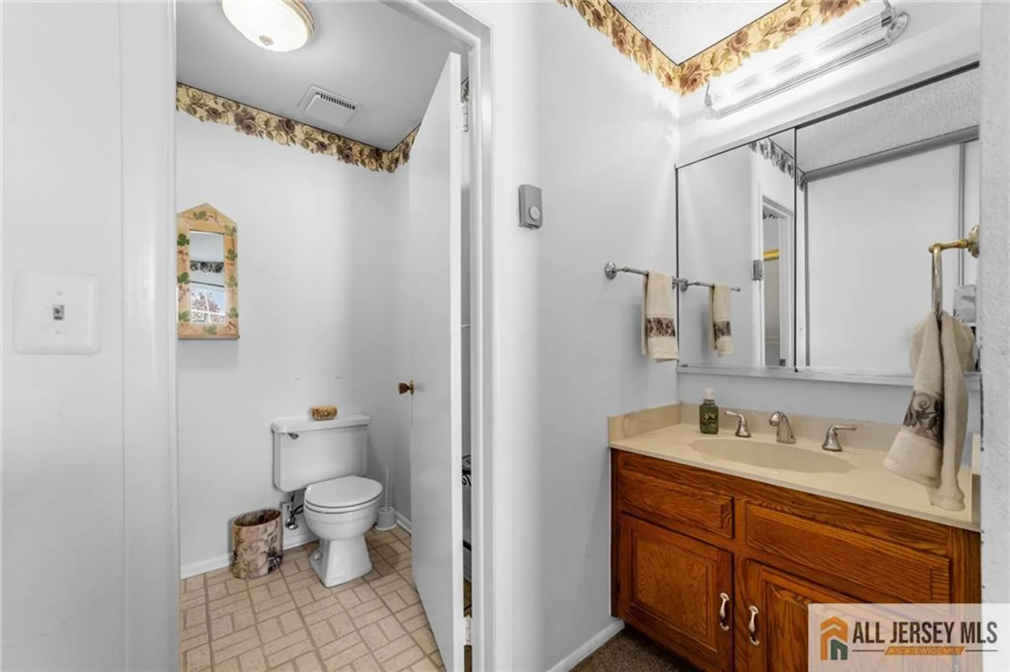 Property Slideshow image 27 of 34 | 376 stirling dr 376a, Monroe, NJ, 08831