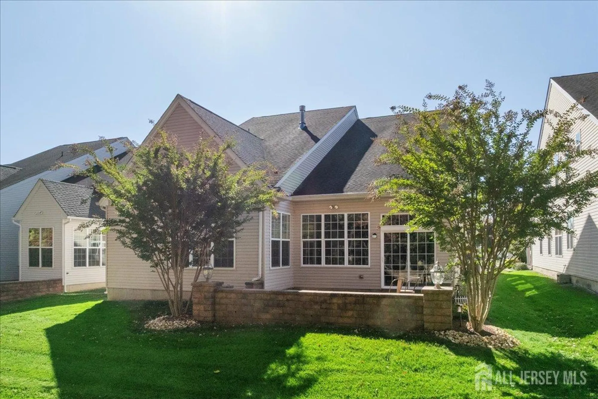 Property Slideshow image 7 of 13 | 20 bellingham dr, Kendall Park, NJ, 08824