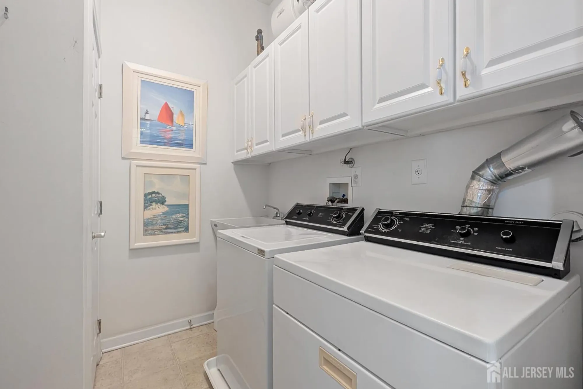 Property Slideshow image 30 of 36 | 23 crooked stick pl, Monroe, NJ, 08831