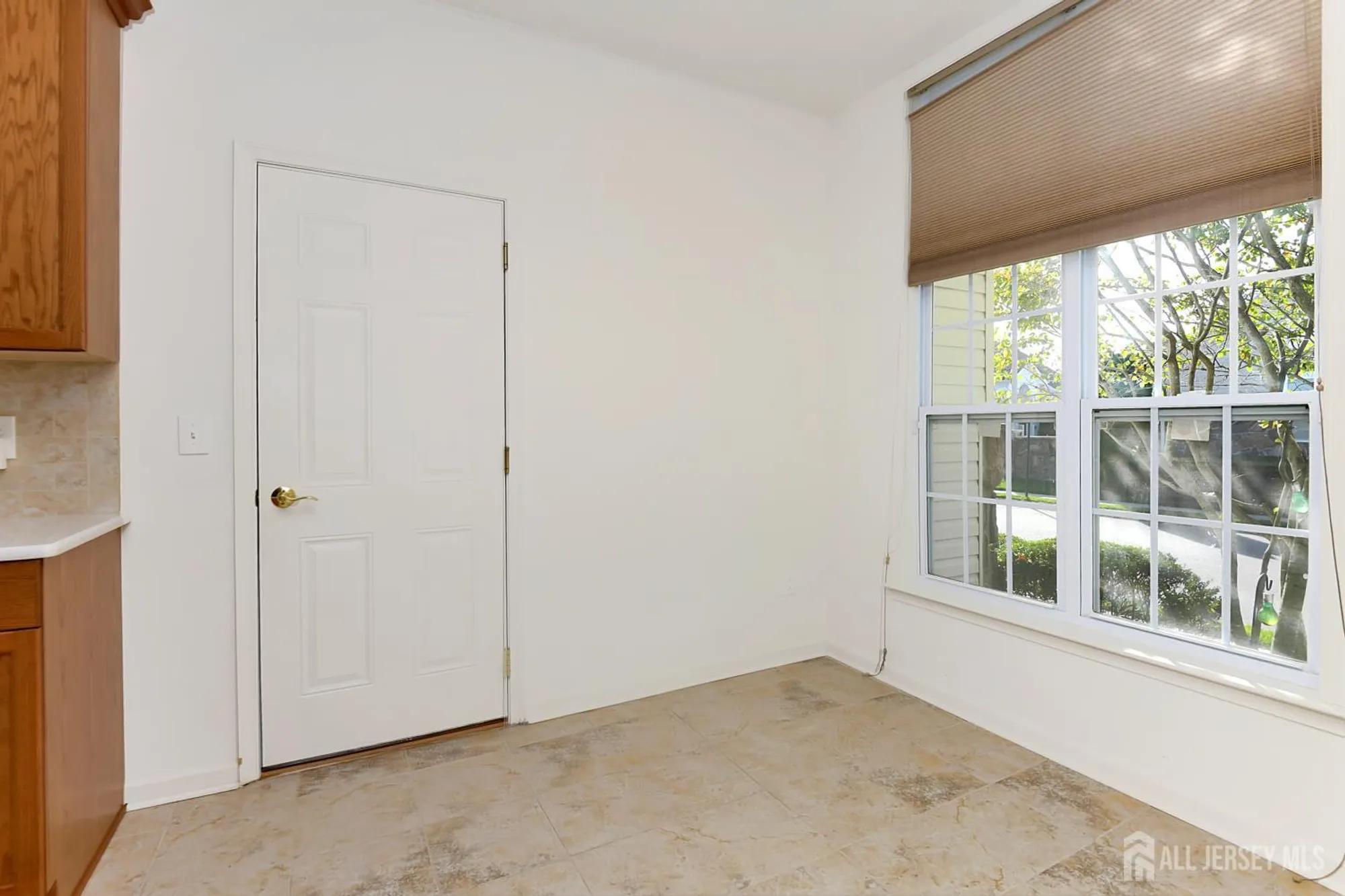 Property Slideshow image 18 of 41 | 802 schindler dr, South Brunswick, NJ, 08852