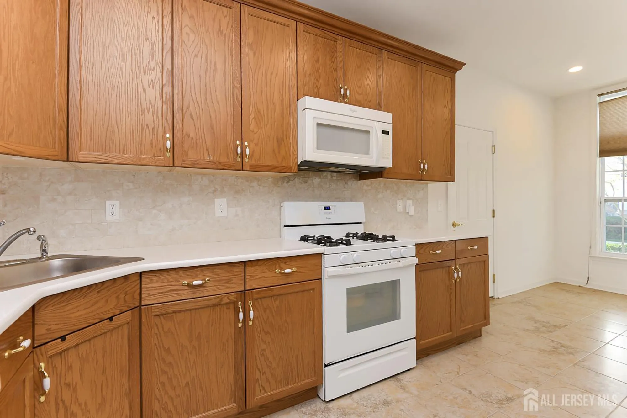 Property Slideshow image 15 of 41 | 802 schindler dr, South Brunswick, NJ, 08852