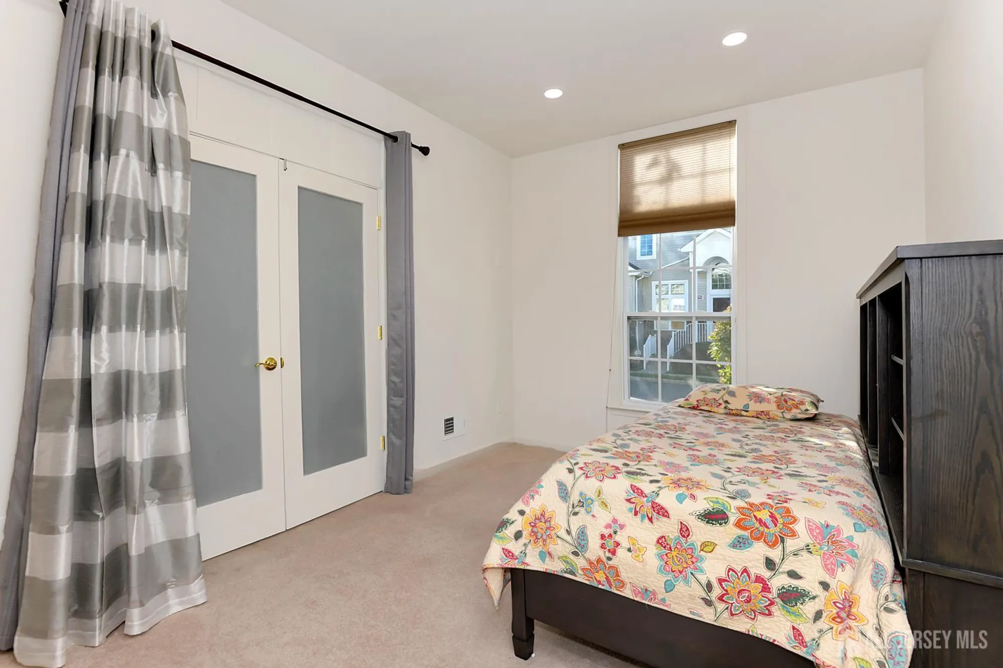 Property Slideshow image 19 of 41 | 802 schindler dr, South Brunswick, NJ, 08852
