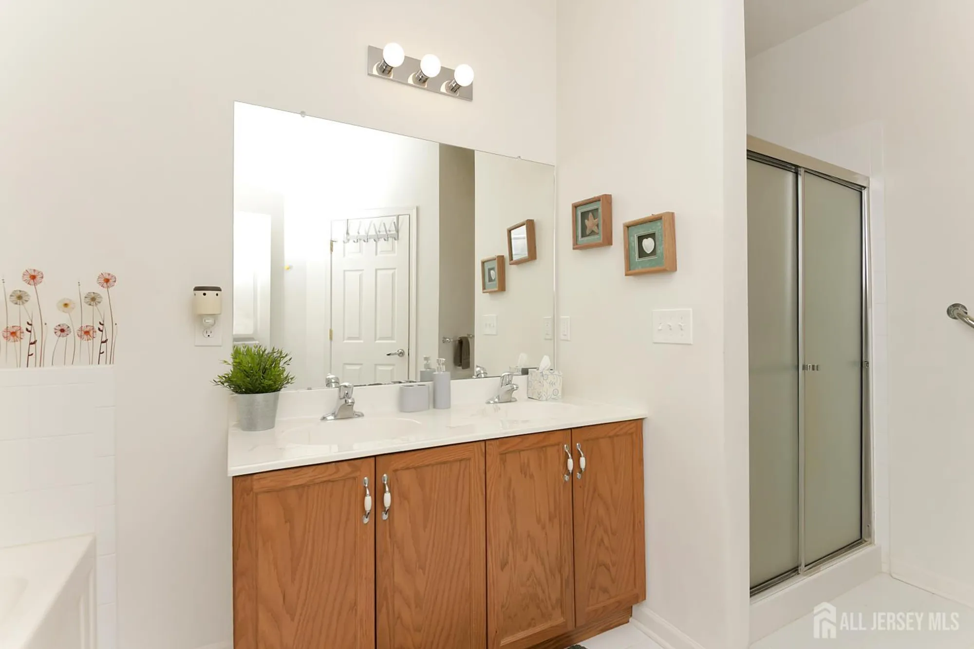 Property Slideshow image 34 of 41 | 802 schindler dr, South Brunswick, NJ, 08852