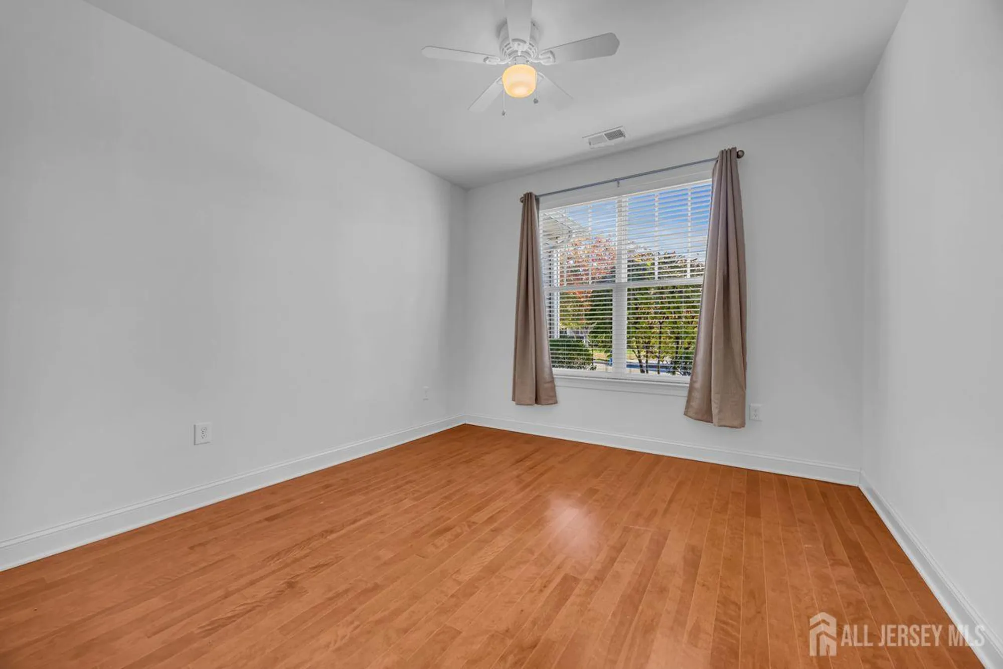 Property Slideshow image 16 of 26 | 87 schindler ct, Somerset, NJ, 08873