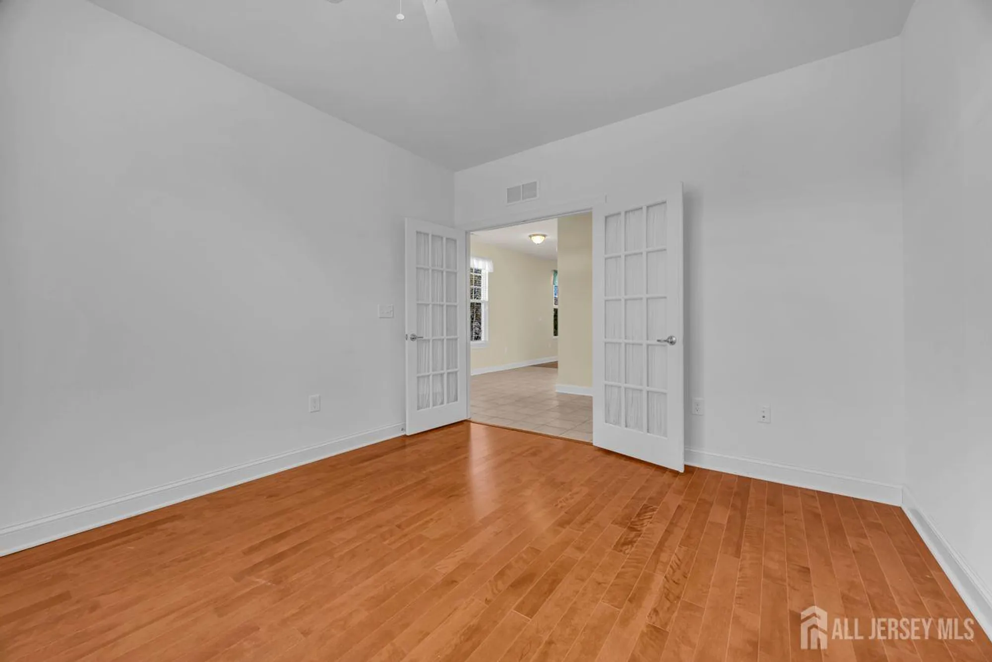 Property Slideshow image 17 of 26 | 87 schindler ct, Somerset, NJ, 08873