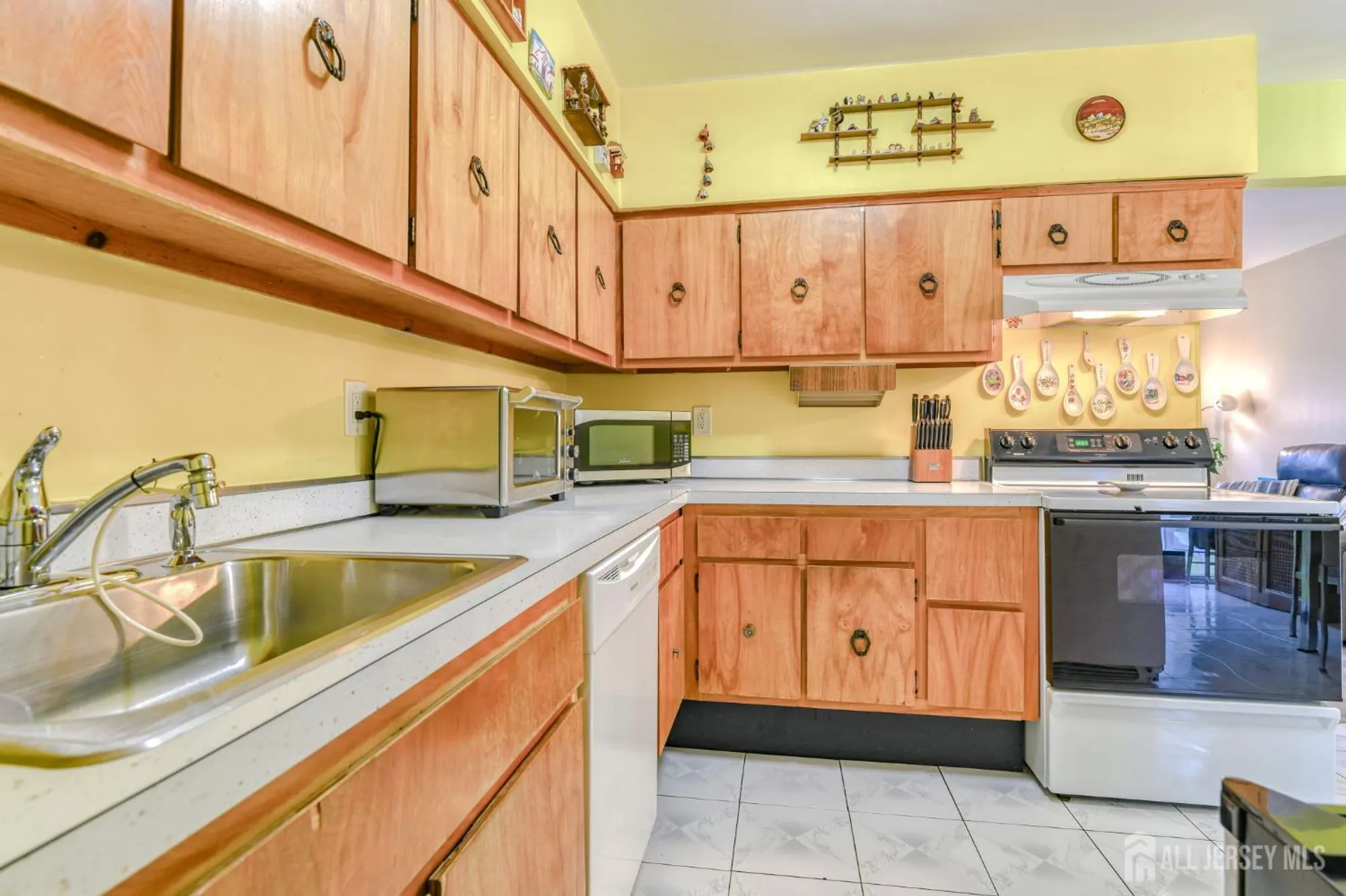 Property Slideshow image 9 of 22 | 11 alabama ct, Matawan, NJ, 07747