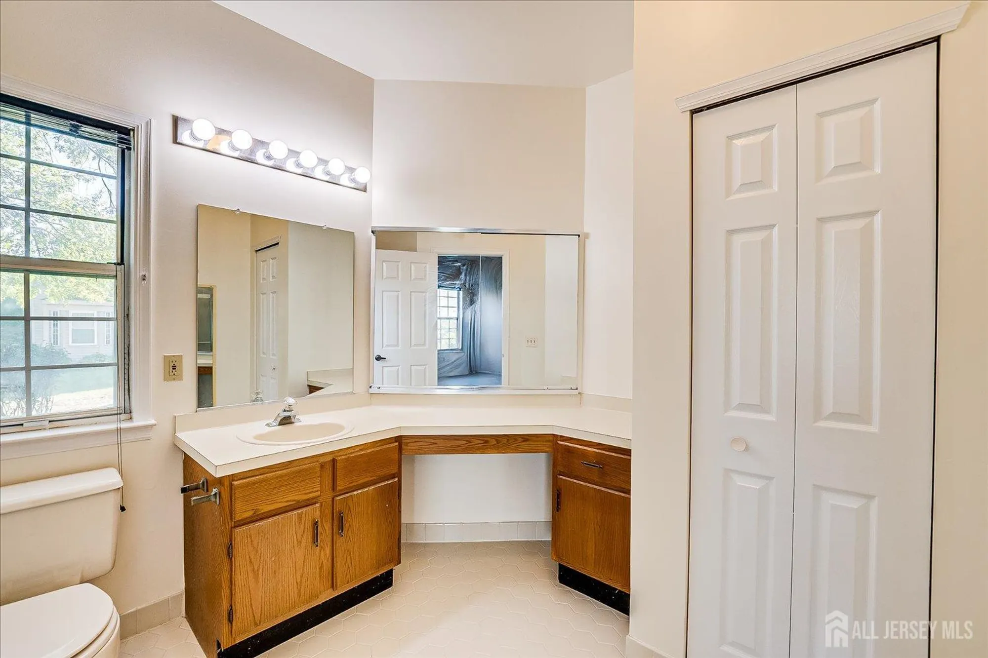Property Slideshow image 12 of 22 | 15 james buchanan dr b, Monroe, NJ, 08831