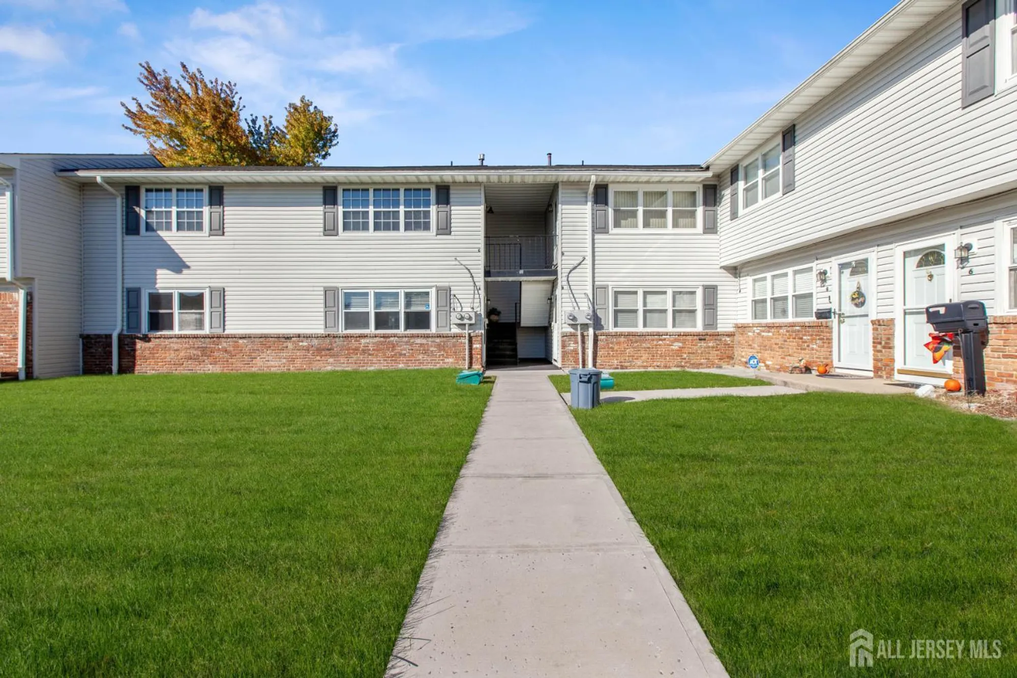 Property Slideshow image 2 of 25 | 10 california ct a, Matawan, NJ, 07747